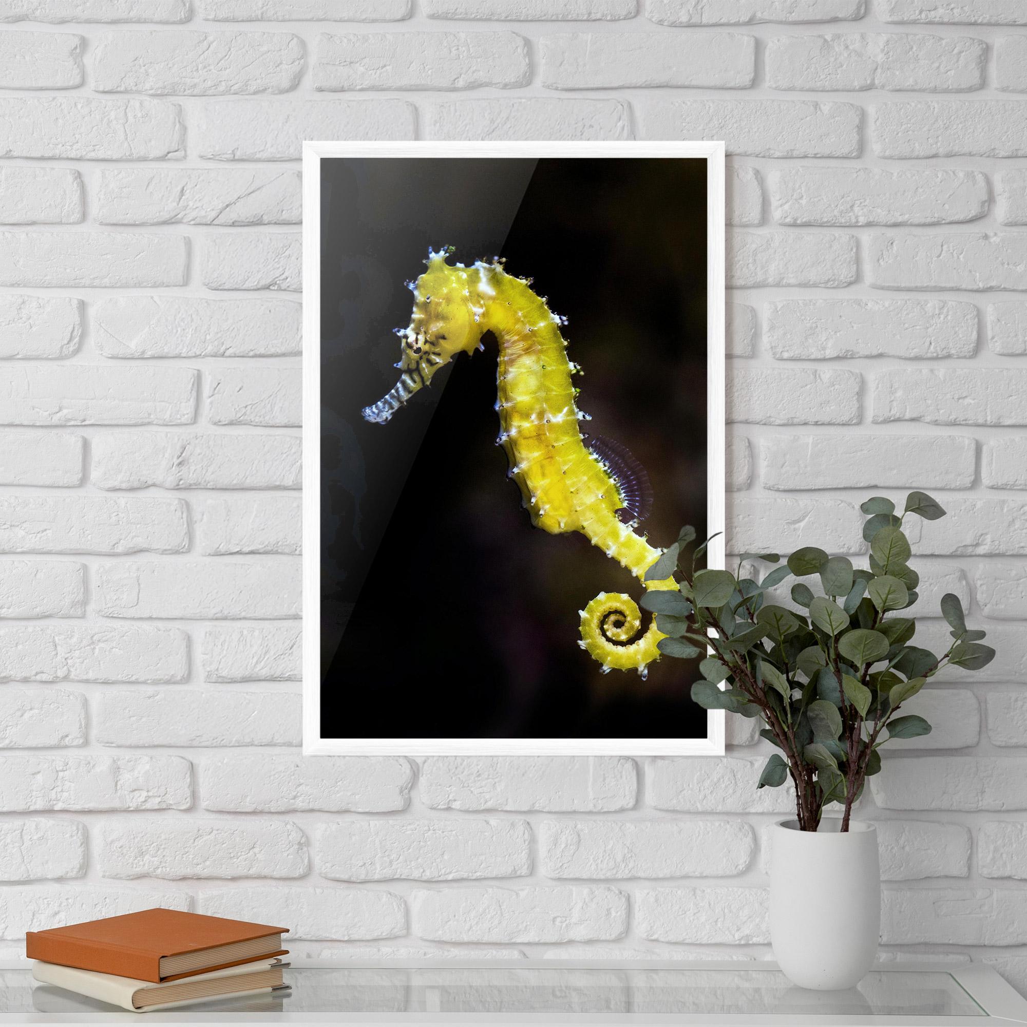 Plakat w Ramie Yellow Seahorse mockup 5