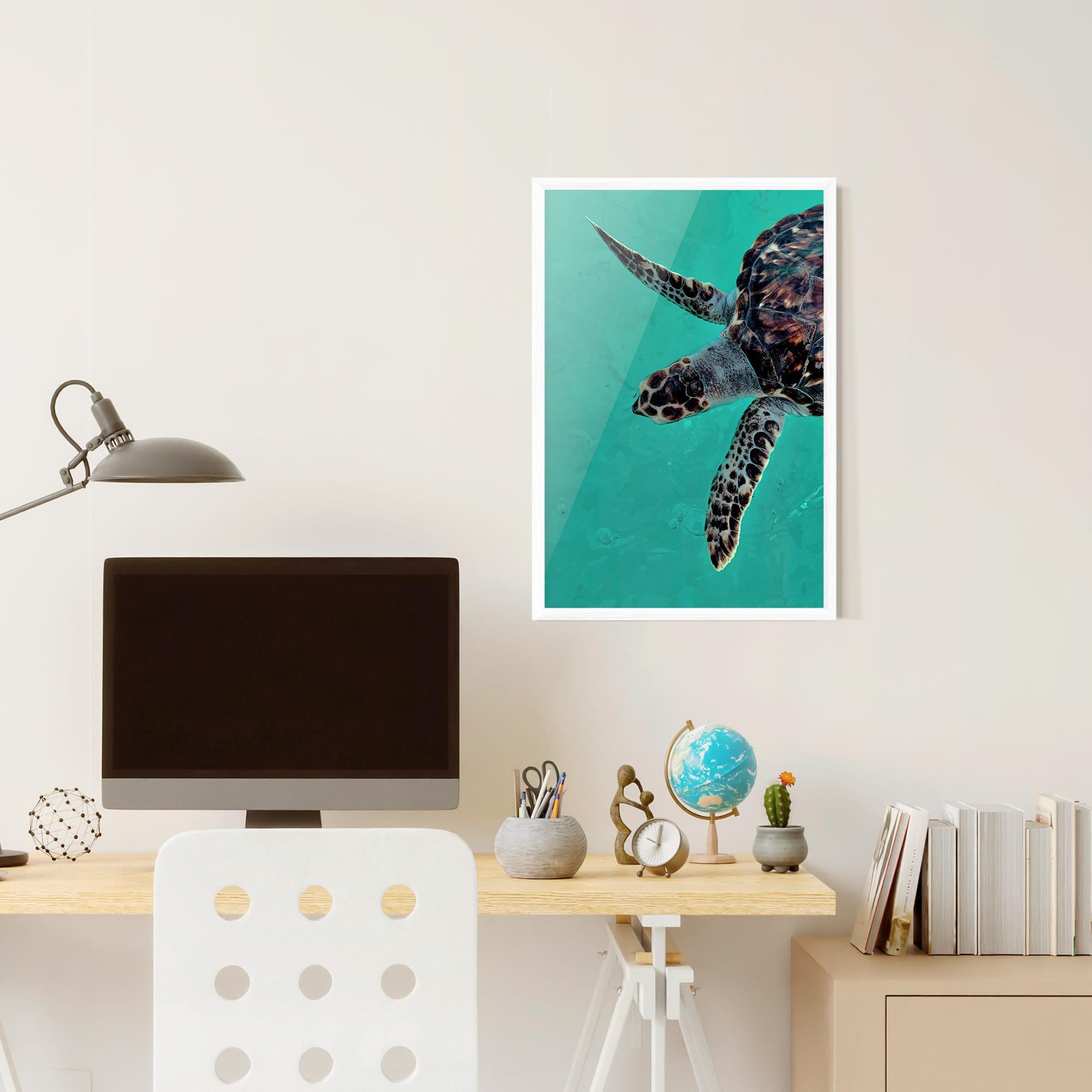 Plakat w Ramie Turtle Sweeming mockup 6