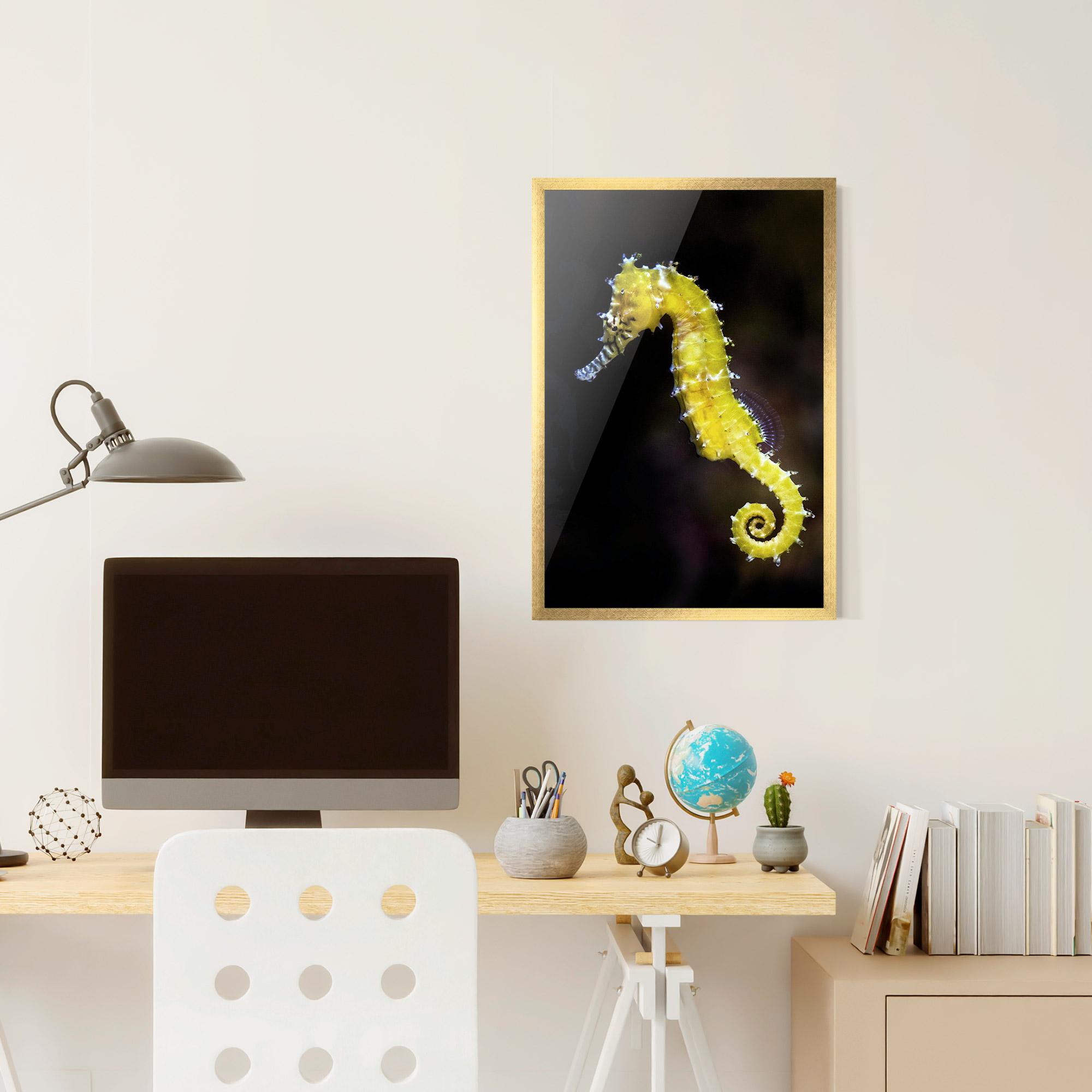 Plakat w Ramie Yellow Seahorse mockup 6