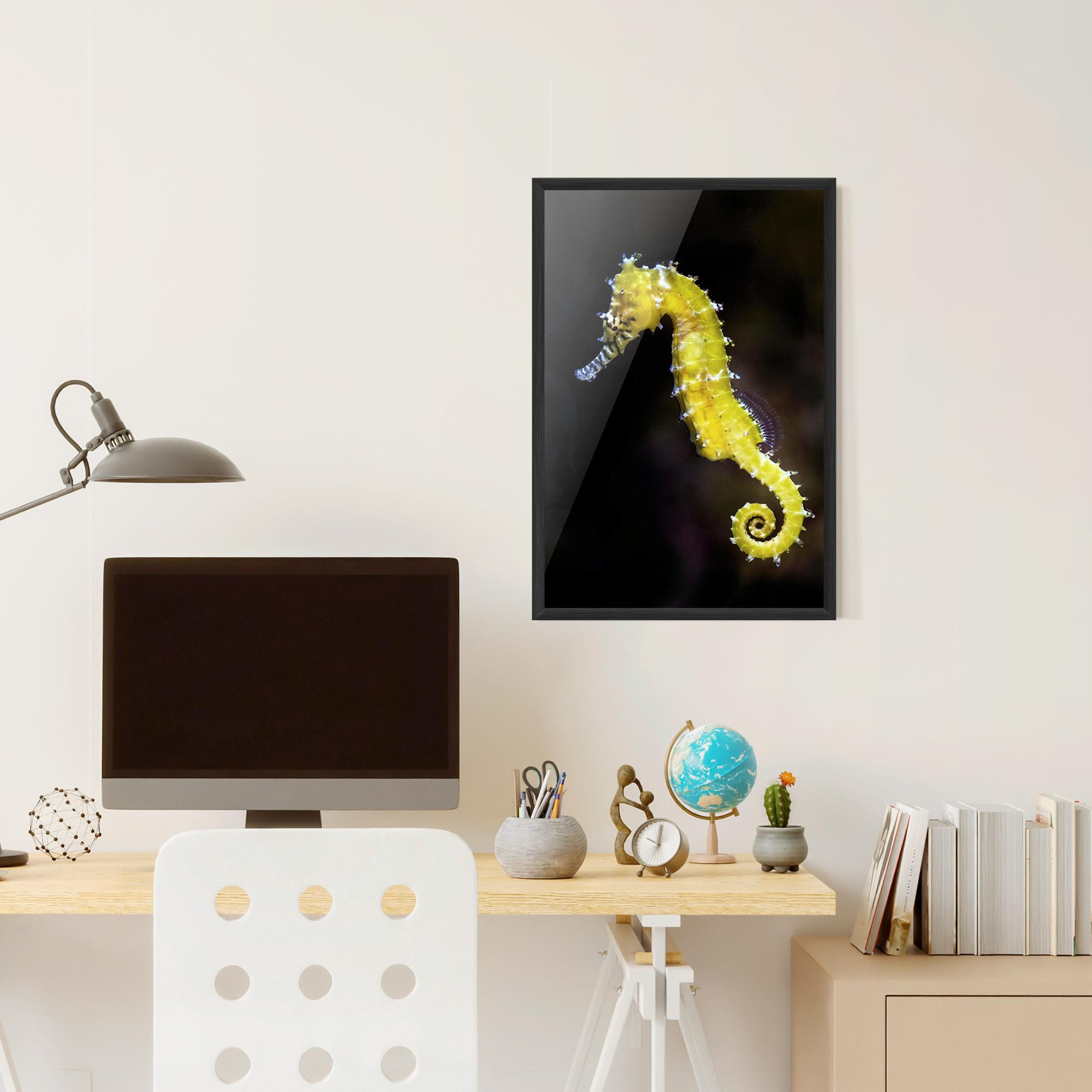Plakat w Ramie Yellow Seahorse mockup 6