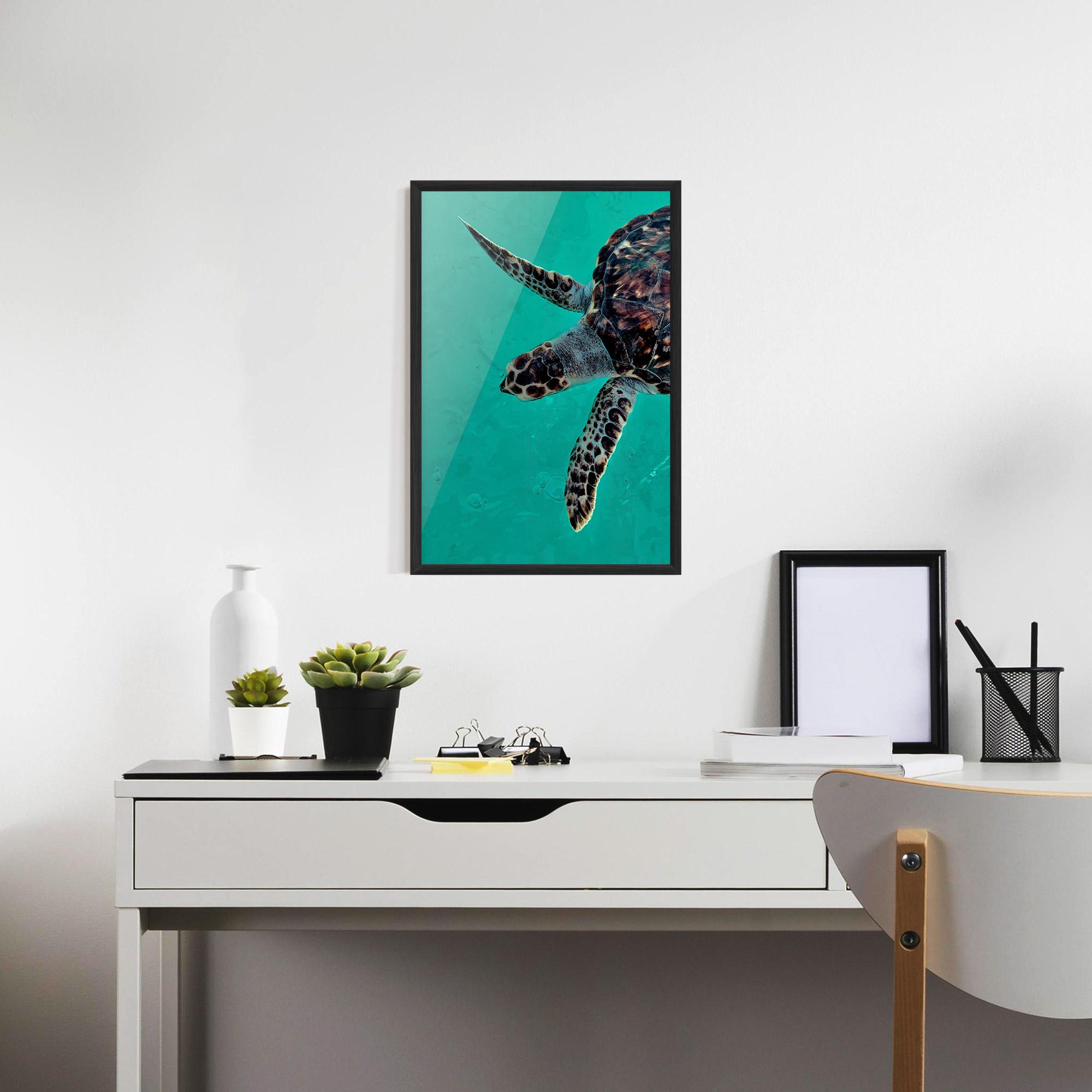 Plakat w Ramie Turtle Sweeming mockup 7