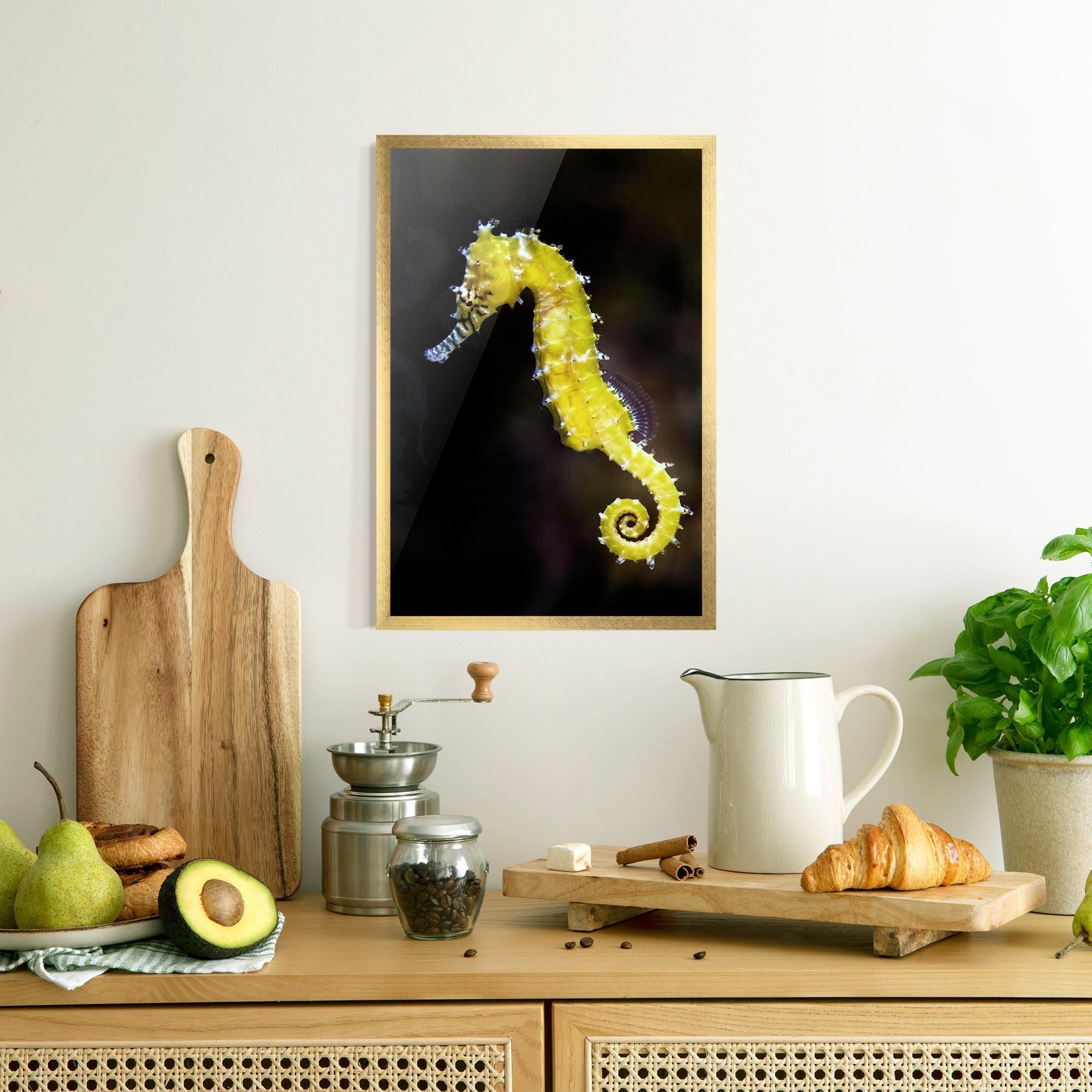 Plakat w Ramie Yellow Seahorse mockup 8