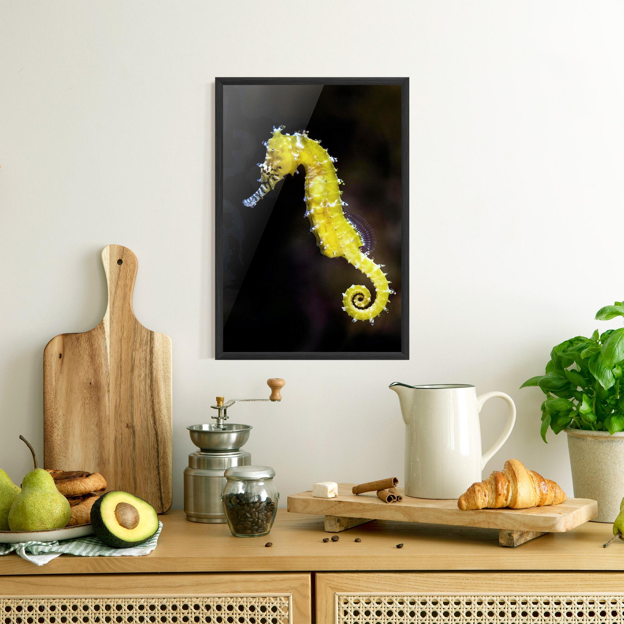 Plakat w Ramie Yellow Seahorse mockup 8