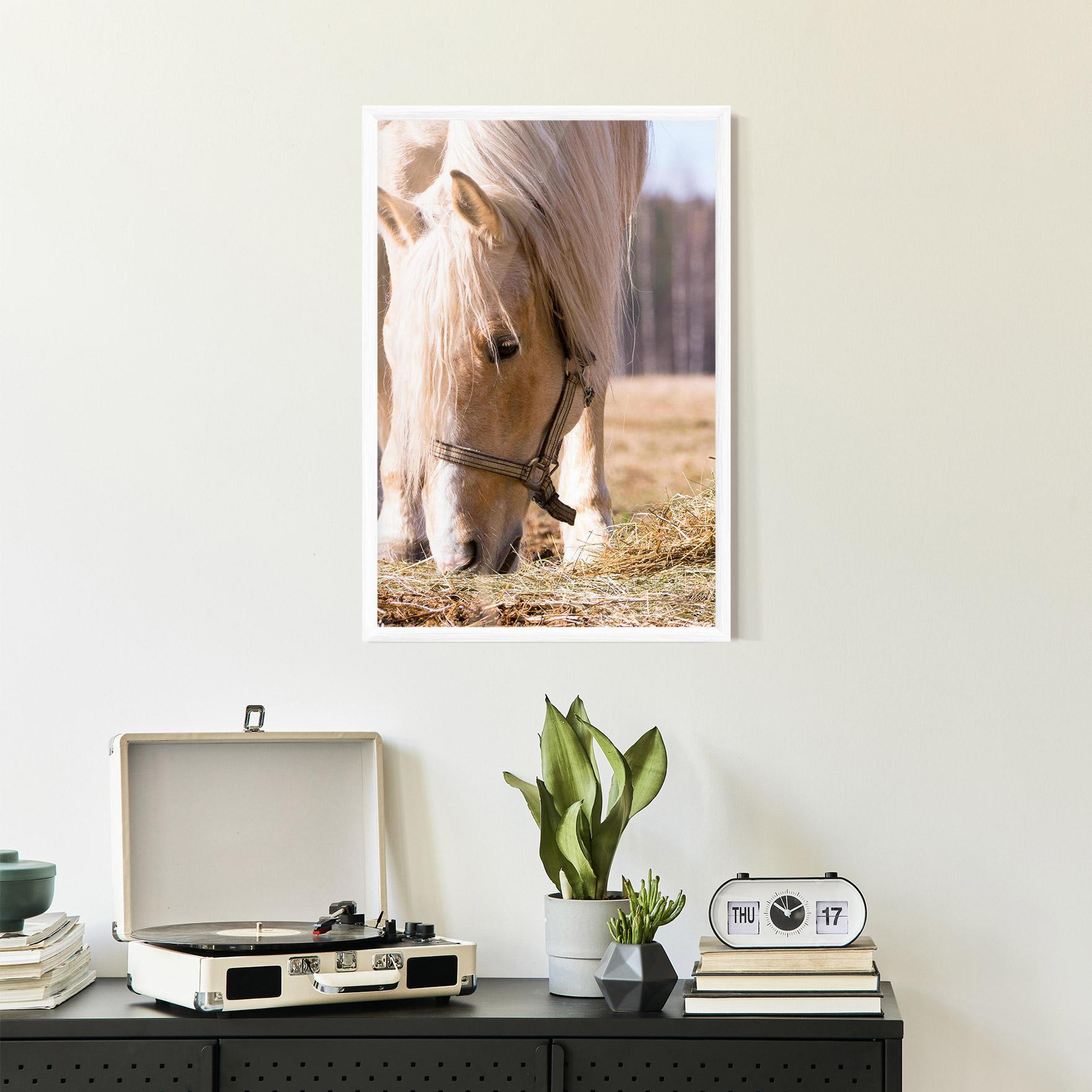 Plakat w Ramie Cream Horse Eating mockup 2