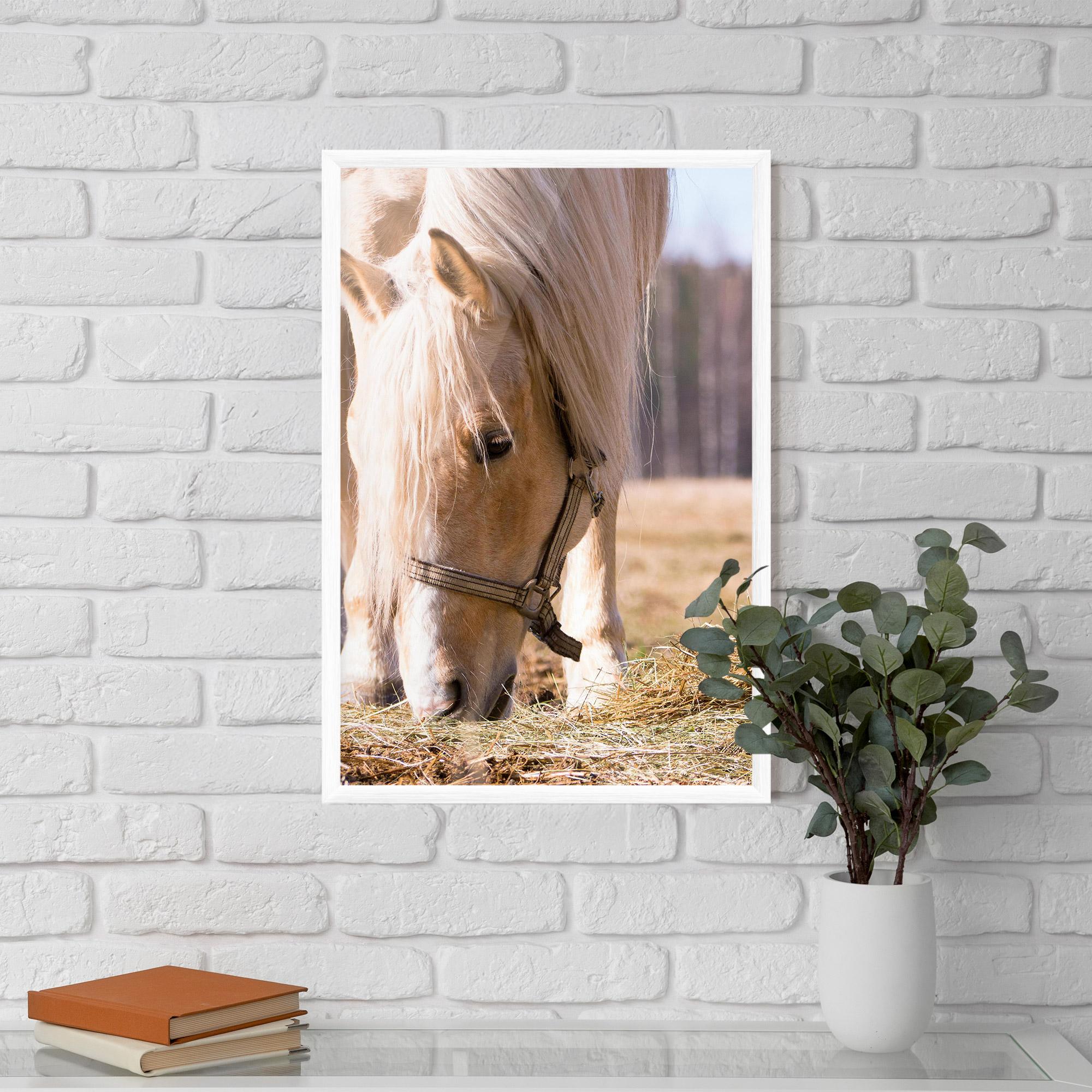 Plakat w Ramie Cream Horse Eating mockup 5