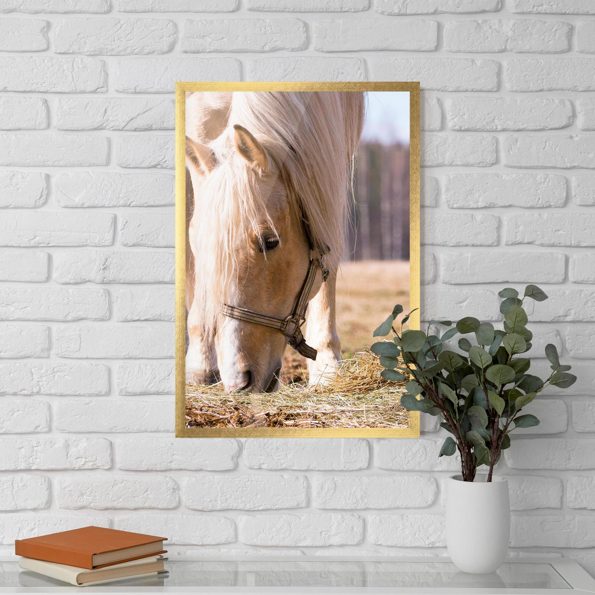 Plakat w Ramie Cream Horse Eating mockup 5