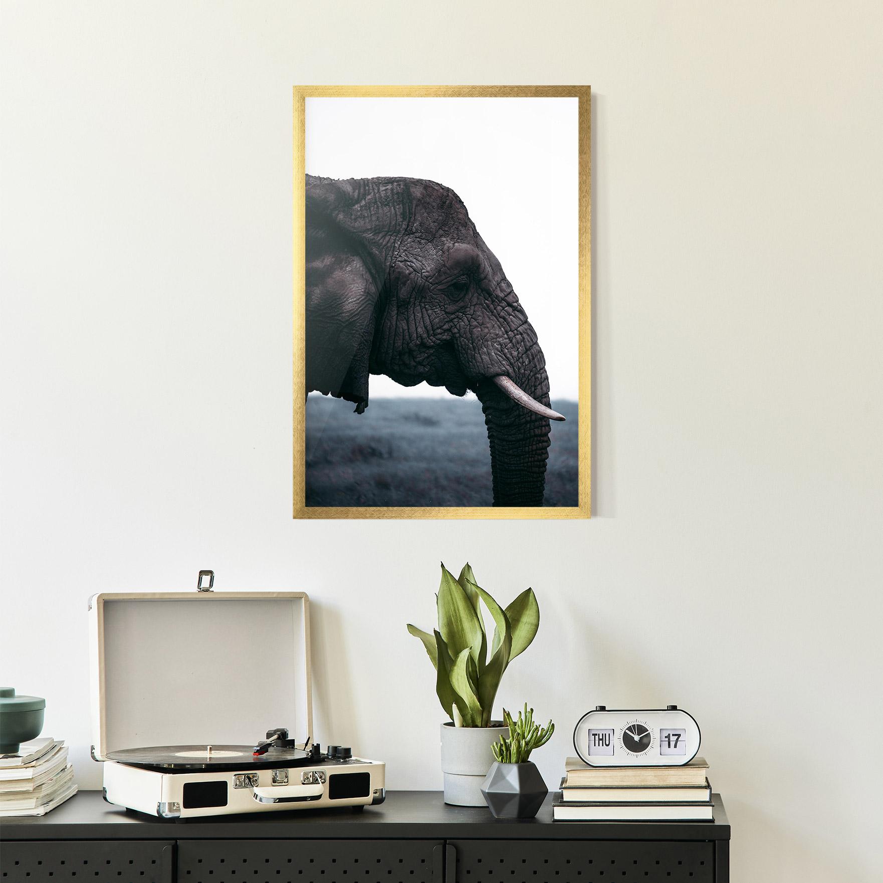 Plakat w Ramie Close Grey Eelephant mockup 2