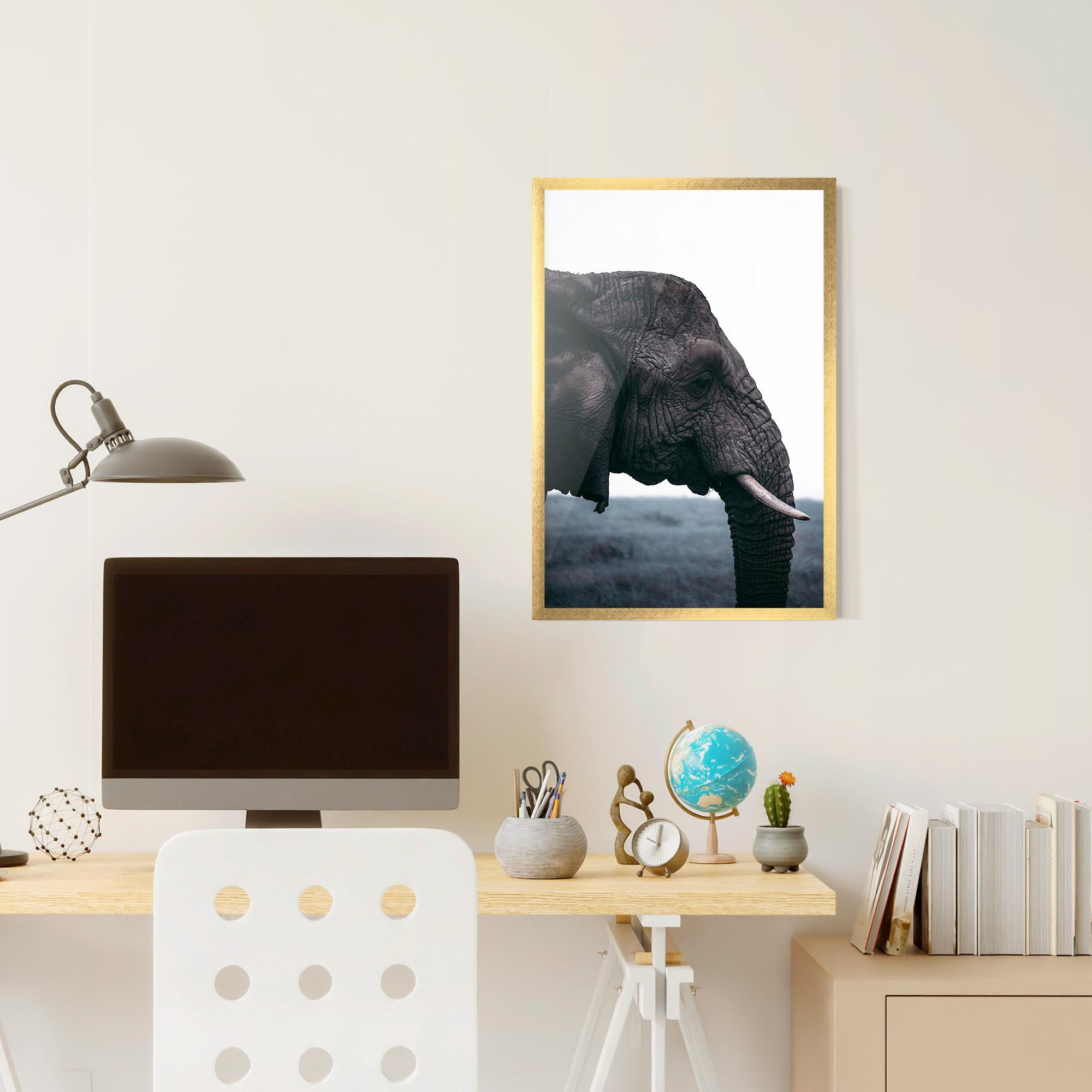 Plakat w Ramie Close Grey Eelephant mockup 6