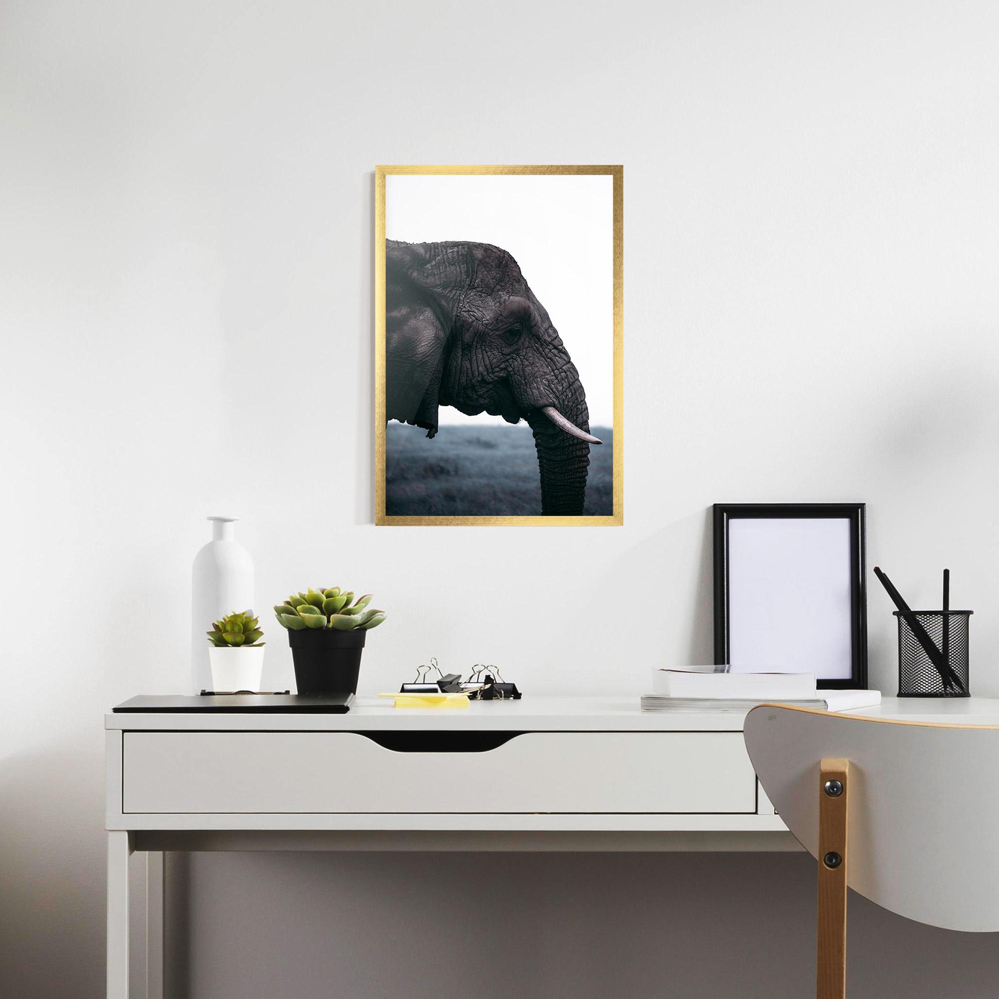 Plakat w Ramie Close Grey Eelephant mockup 7