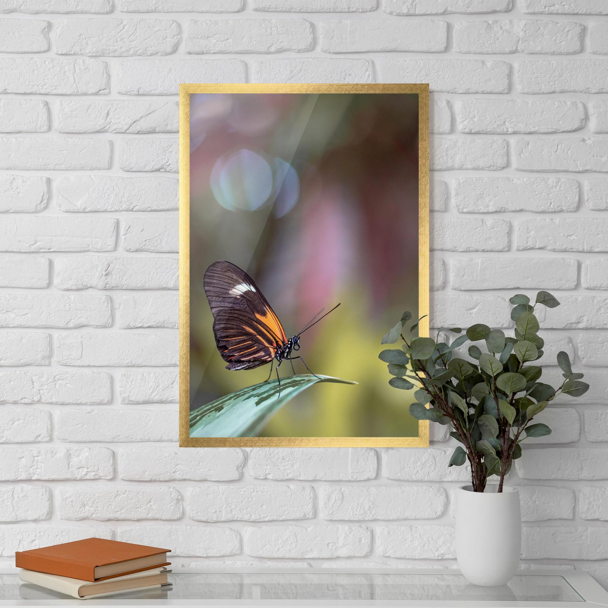 Plakat w Ramie Dark Purple Butterfly mockup 5