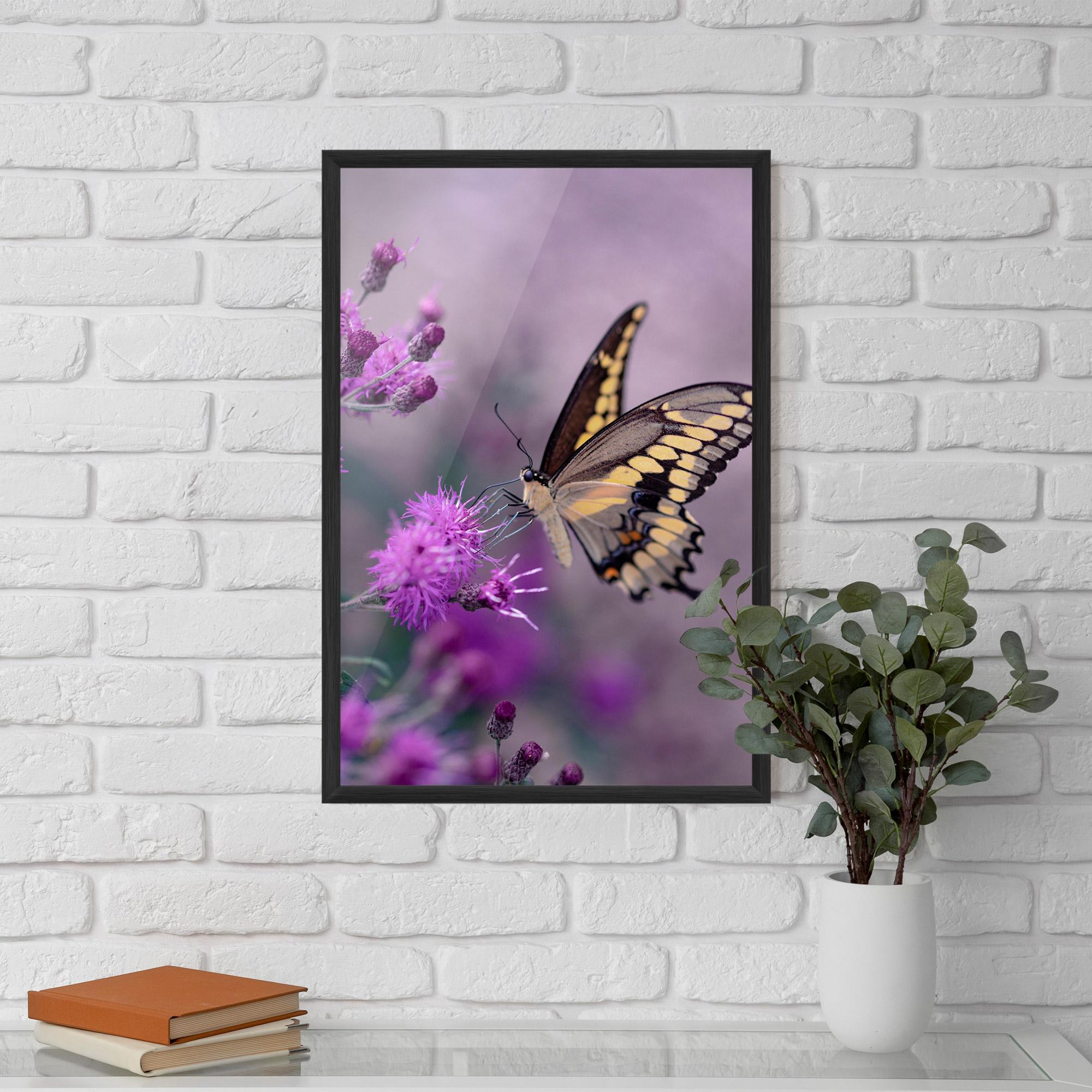 Plakat w Ramie Cream Black Butterfly mockup 5