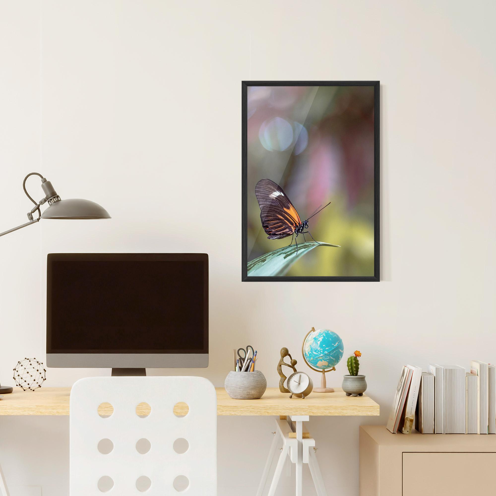 Plakat w Ramie Dark Purple Butterfly mockup 6