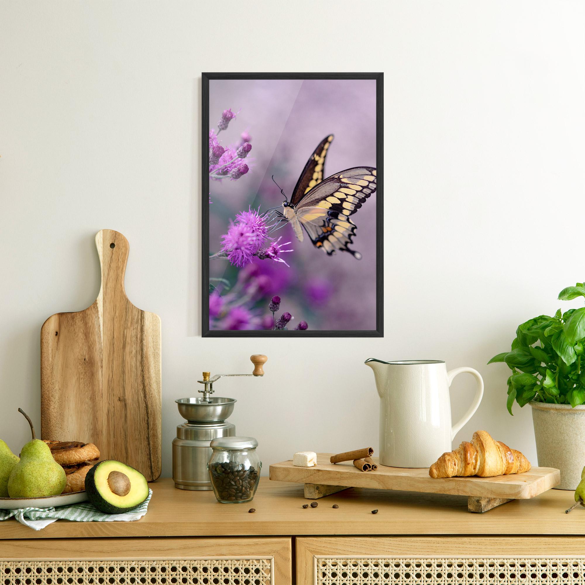 Plakat w Ramie Cream Black Butterfly mockup 8