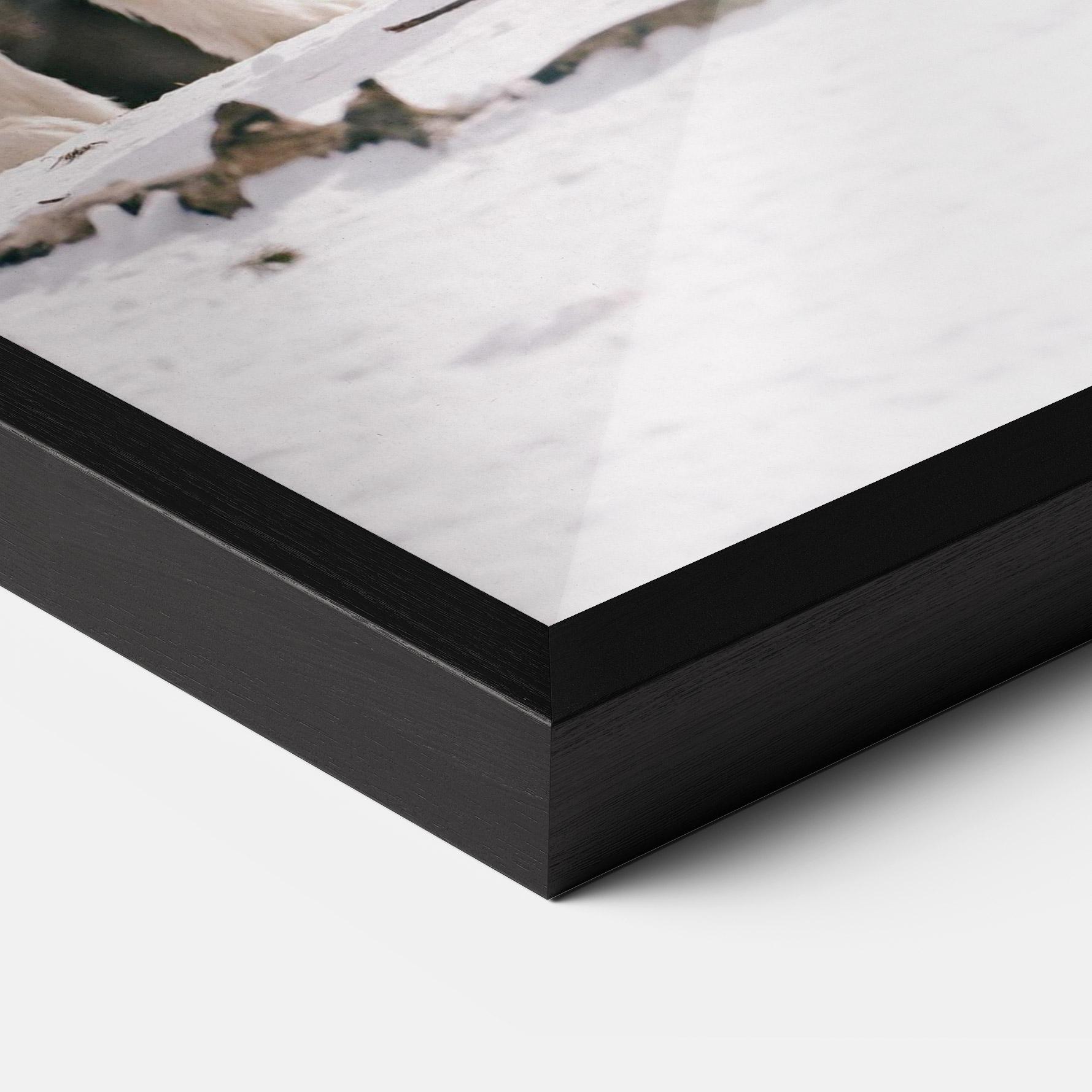 Plakat w Ramie White Wolf Waiting mockup 3