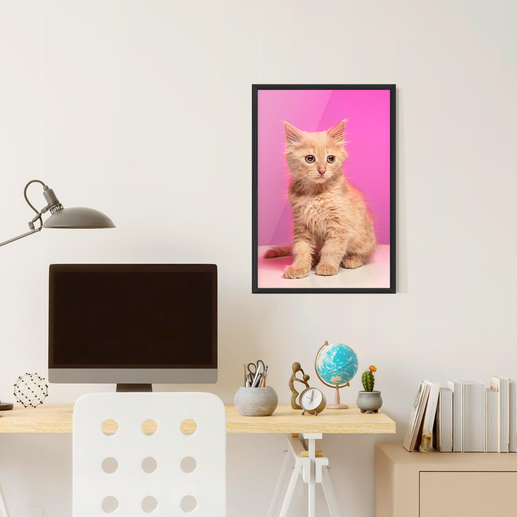 Plakat w Ramie Orange Cat On Pink mockup 6