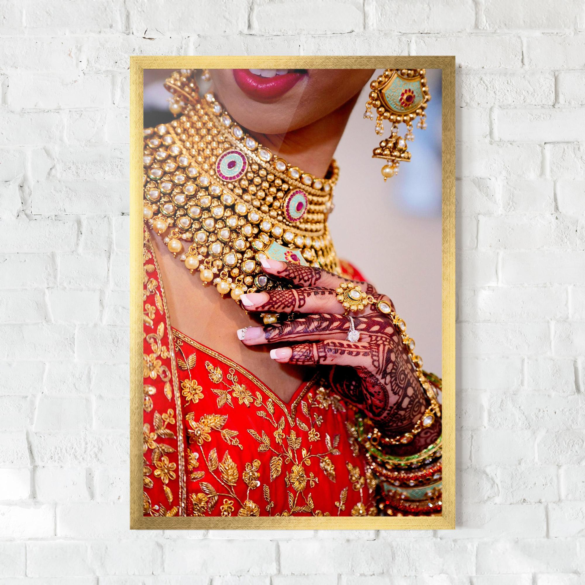 Plakat w Ramie Gold Beautiful Jewelry mockup 0