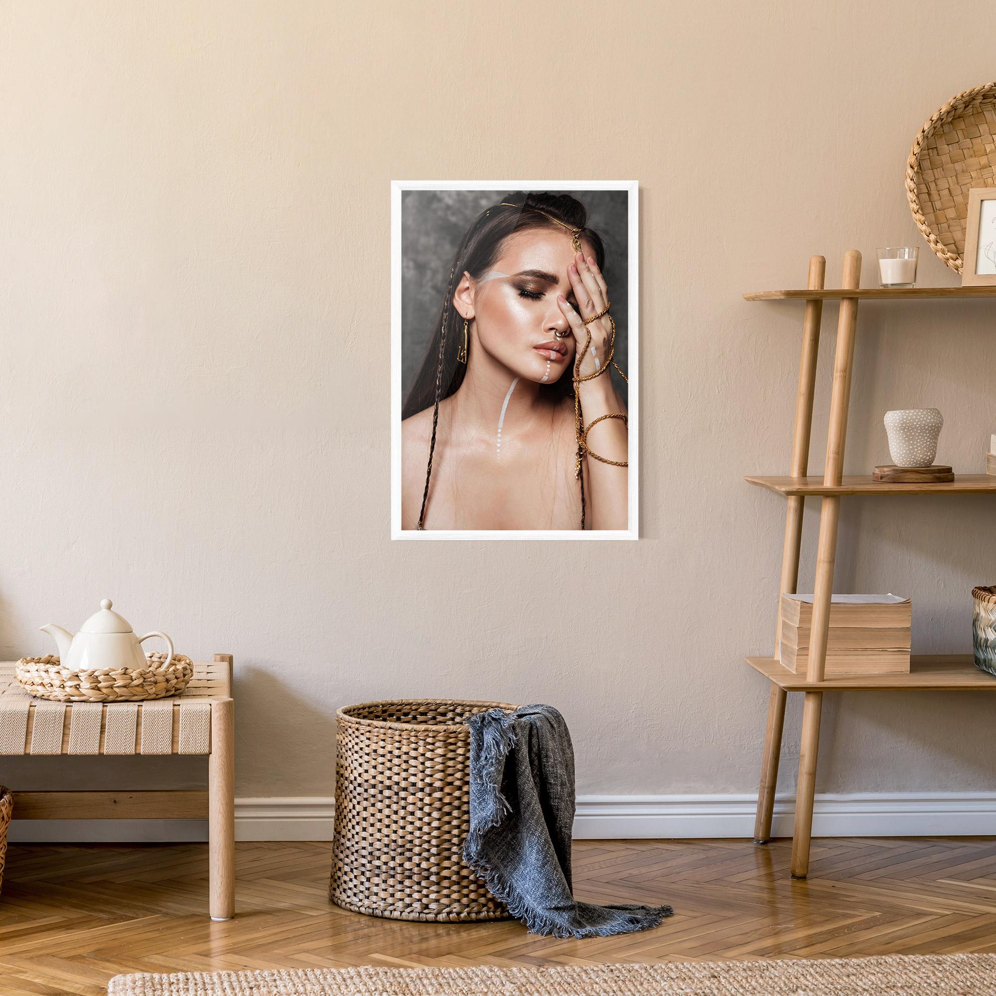 Plakat w Ramie Gold Hand Accessory mockup 9