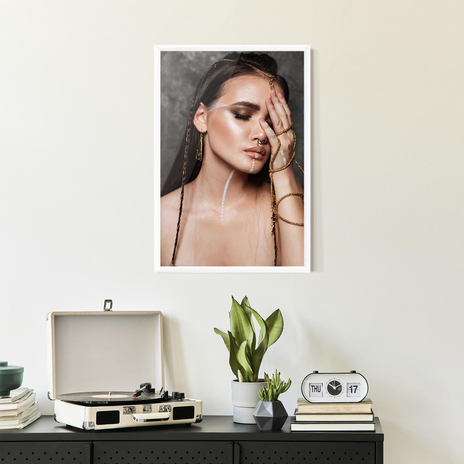 Plakat w Ramie Gold Hand Accessory mockup 2