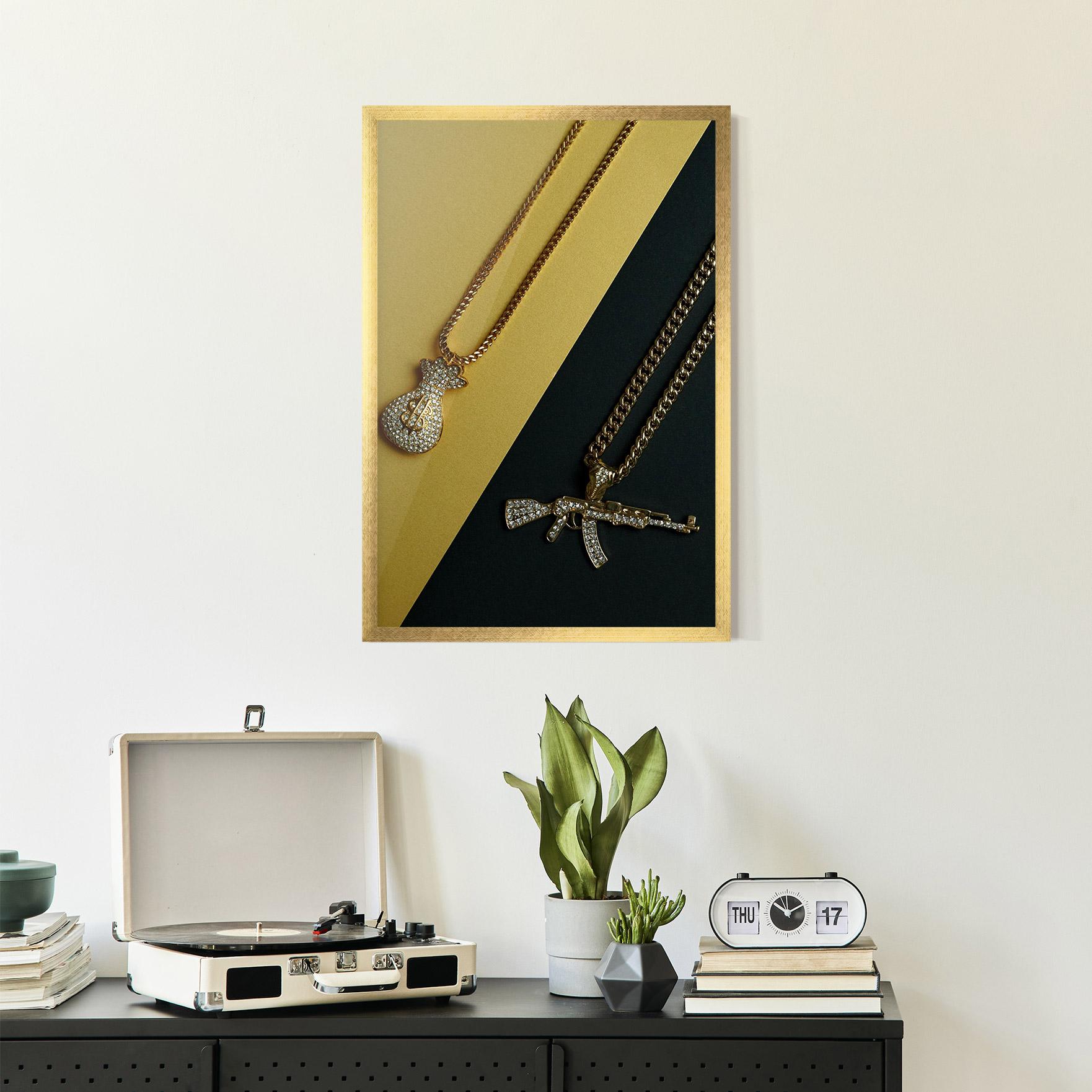 Plakat w Ramie Gun Neckace mockup 2