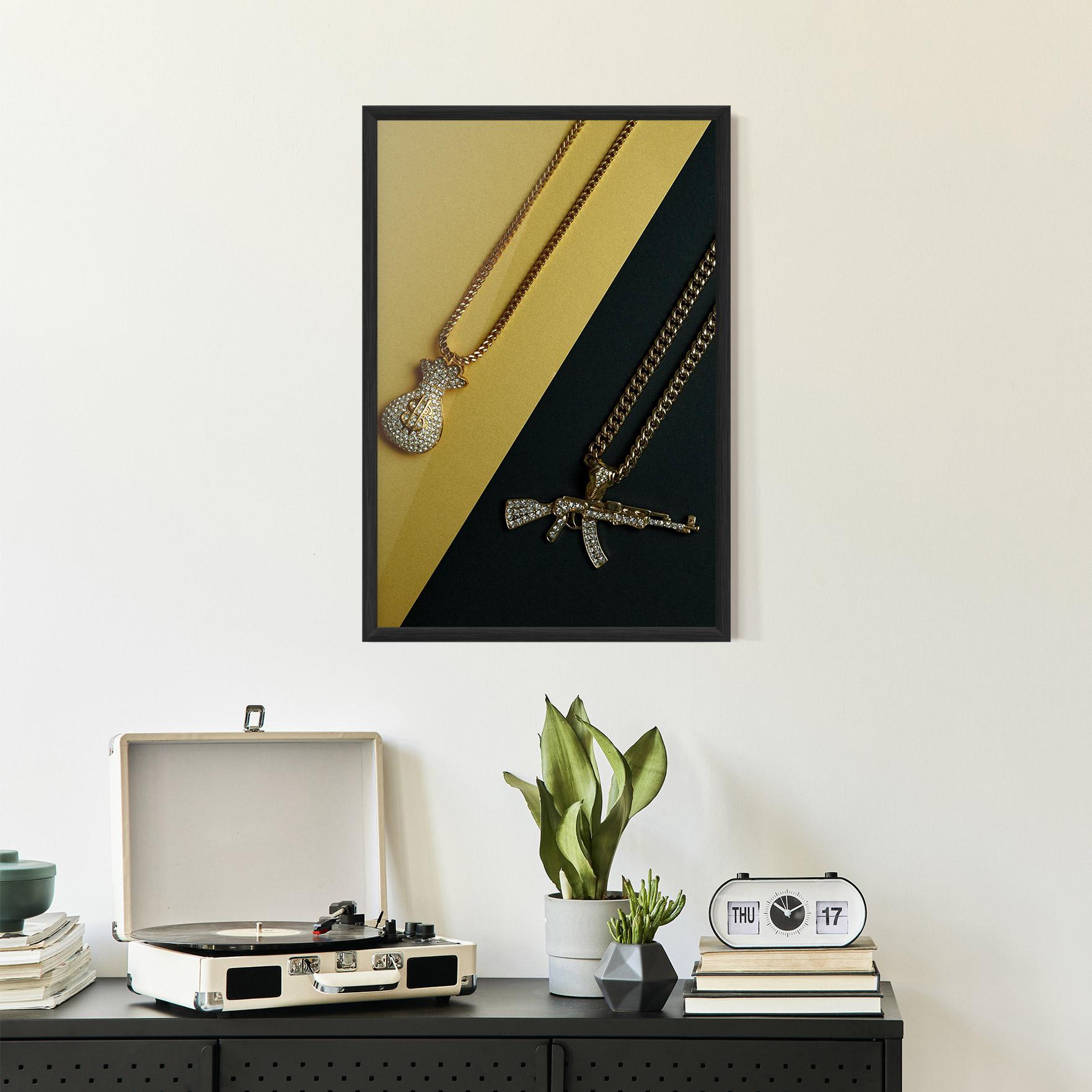 Plakat w Ramie Gun Neckace mockup 2
