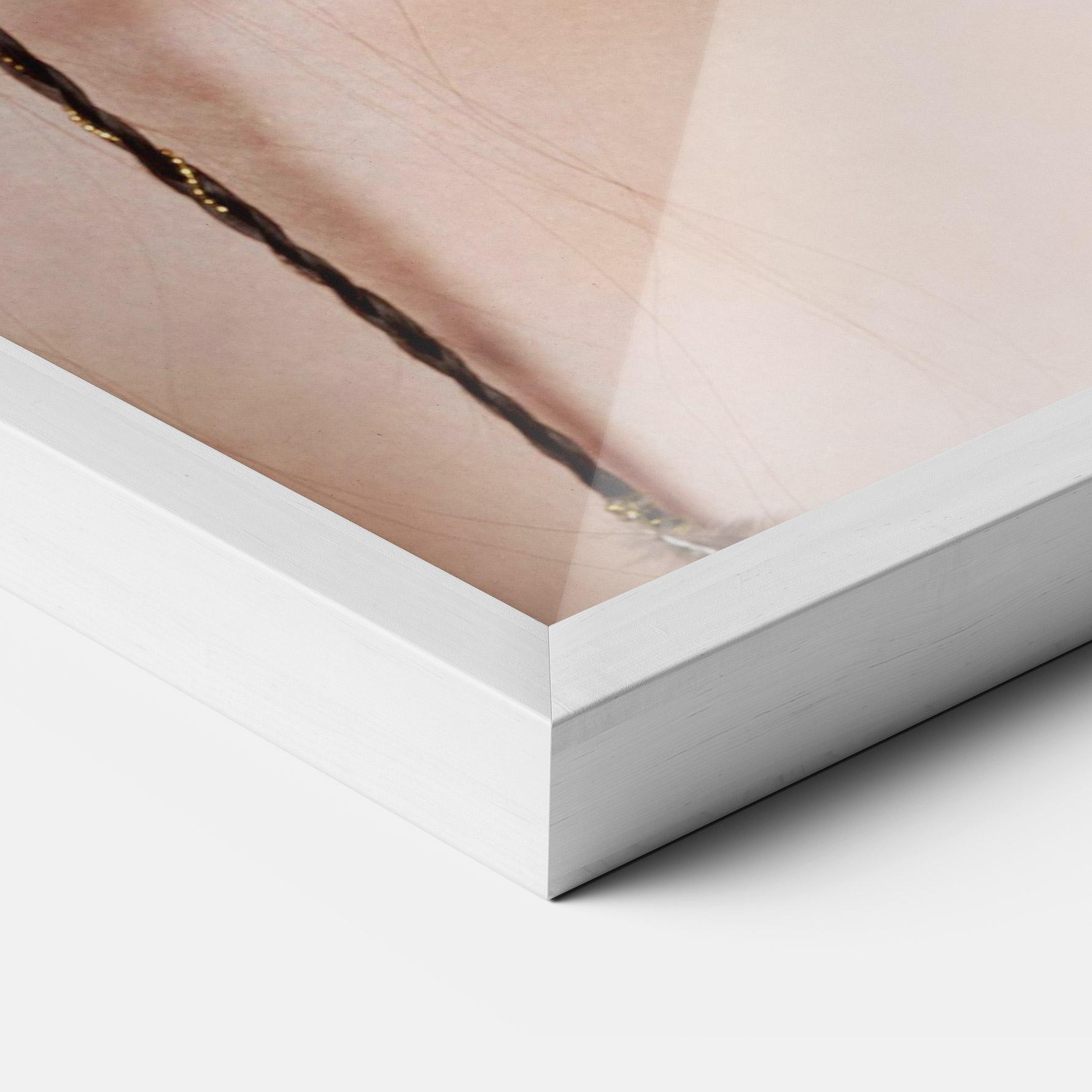 Plakat w Ramie Gold Hand Accessory mockup 3