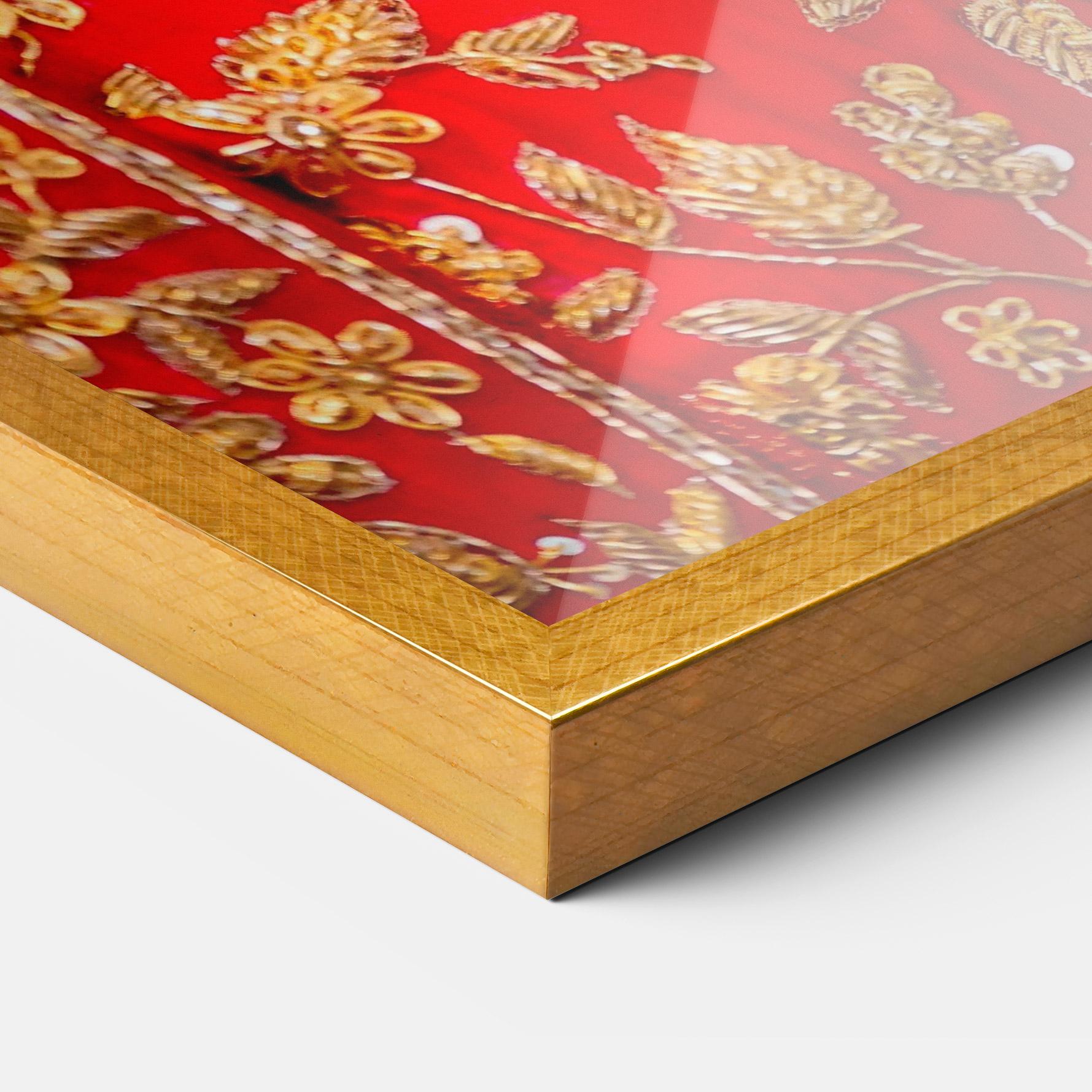 Plakat w Ramie Gold Beautiful Jewelry mockup 3