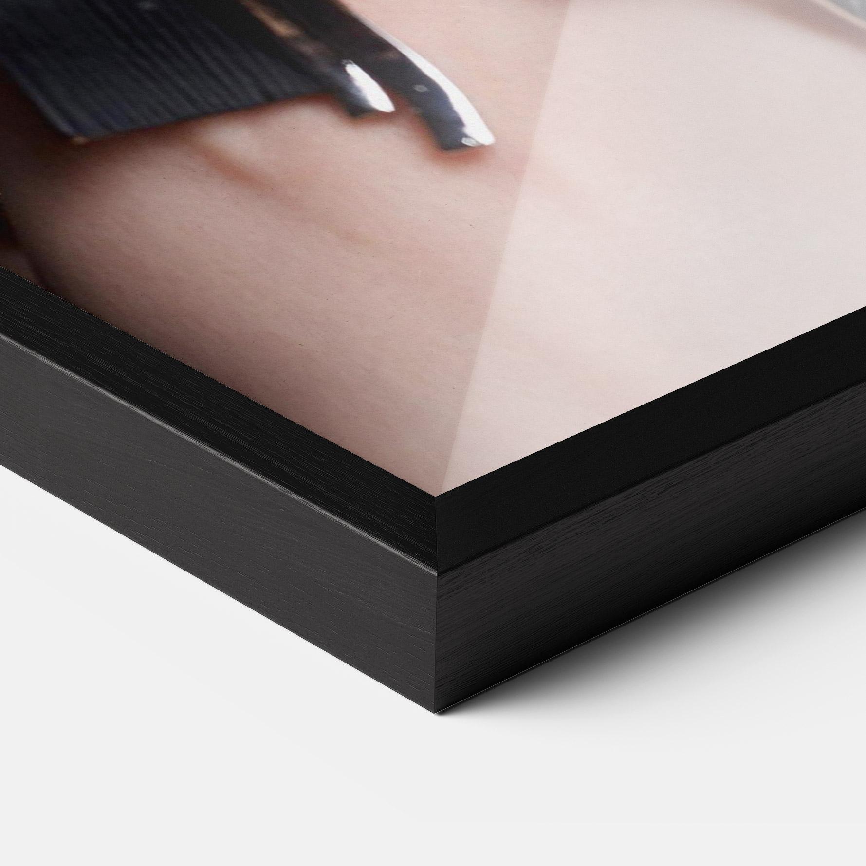 Plakat w Ramie Big Chain Woman mockup 3