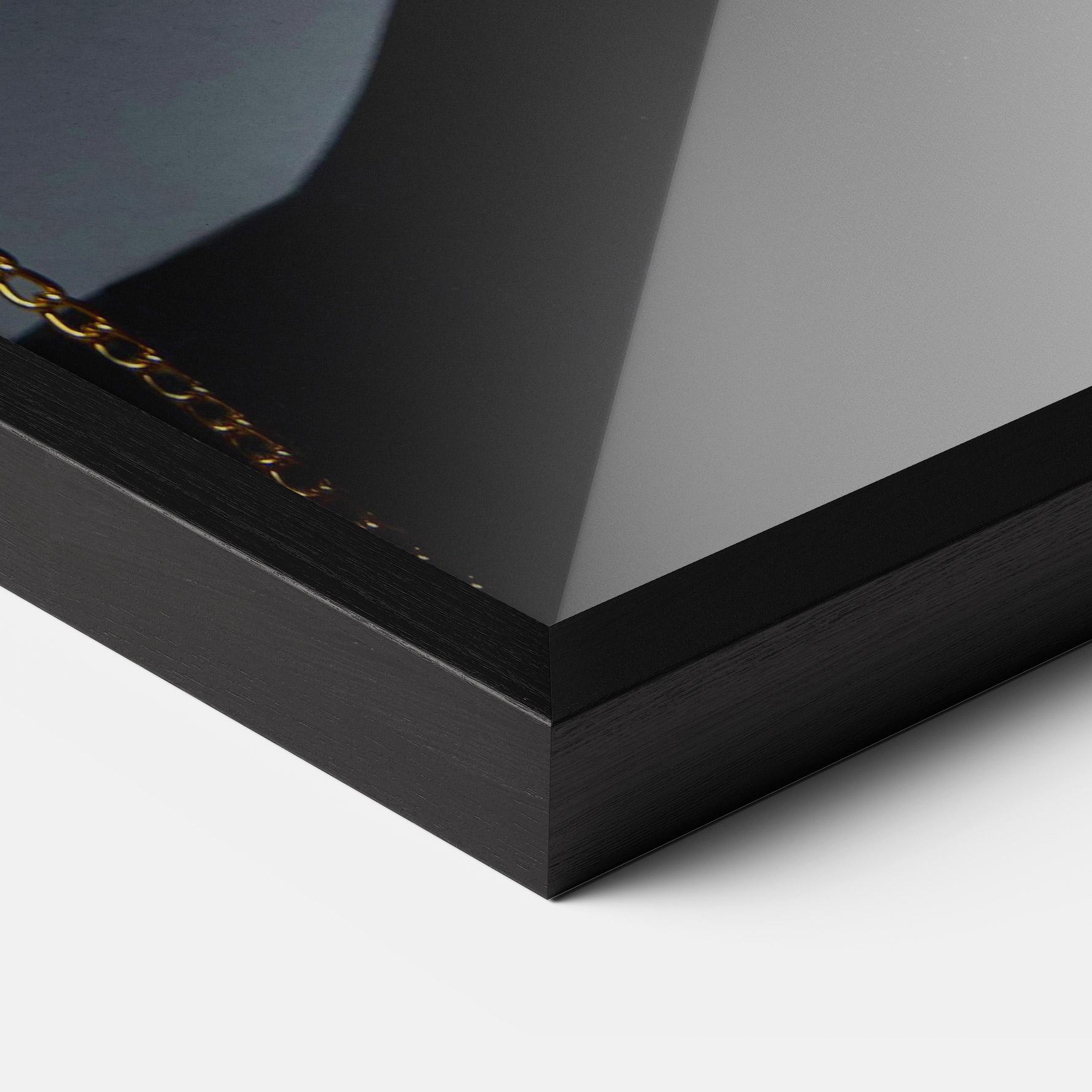 Plakat w Ramie Pretty Gold Chain mockup 3
