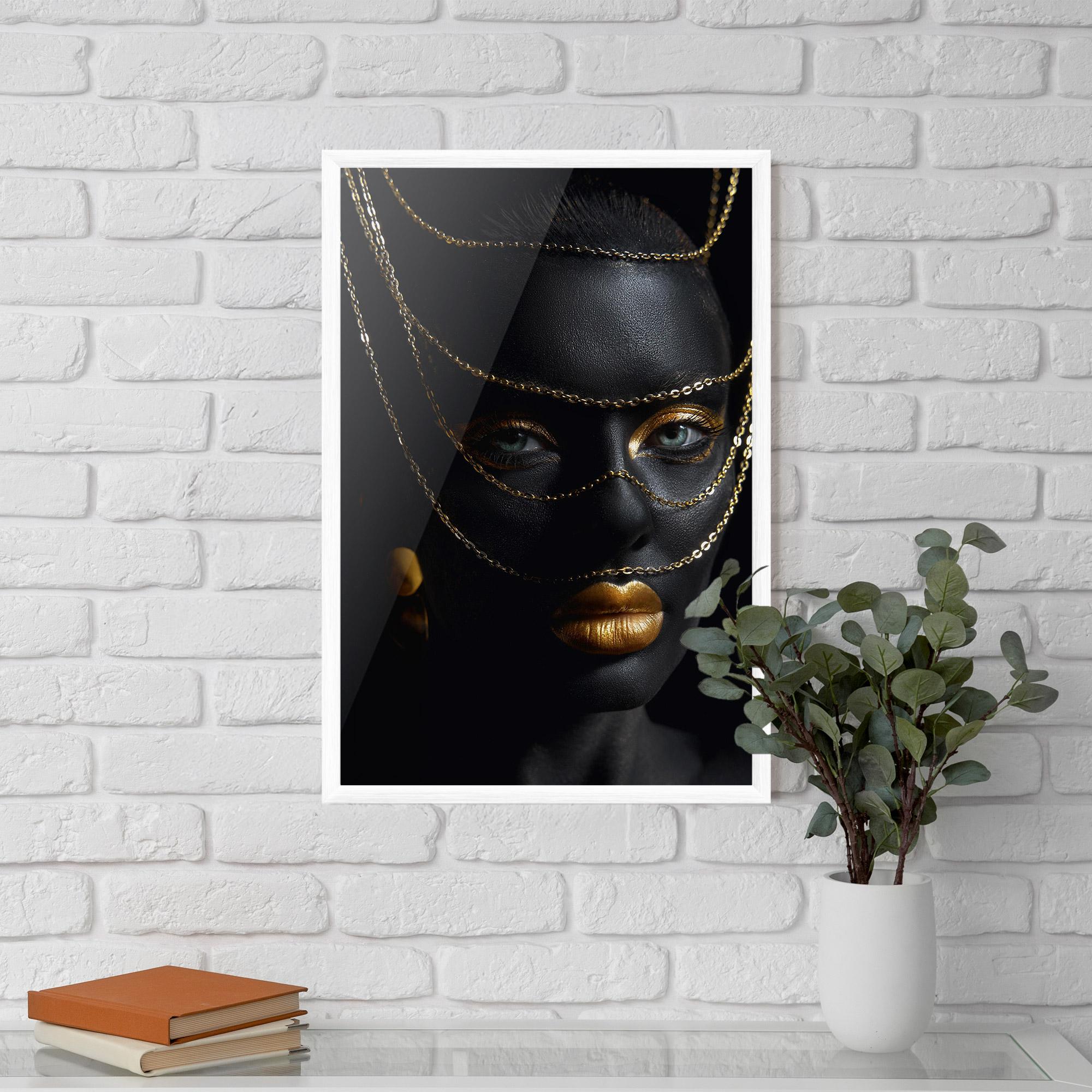 Plakat w Ramie Gold Chain Green Eyes mockup 5