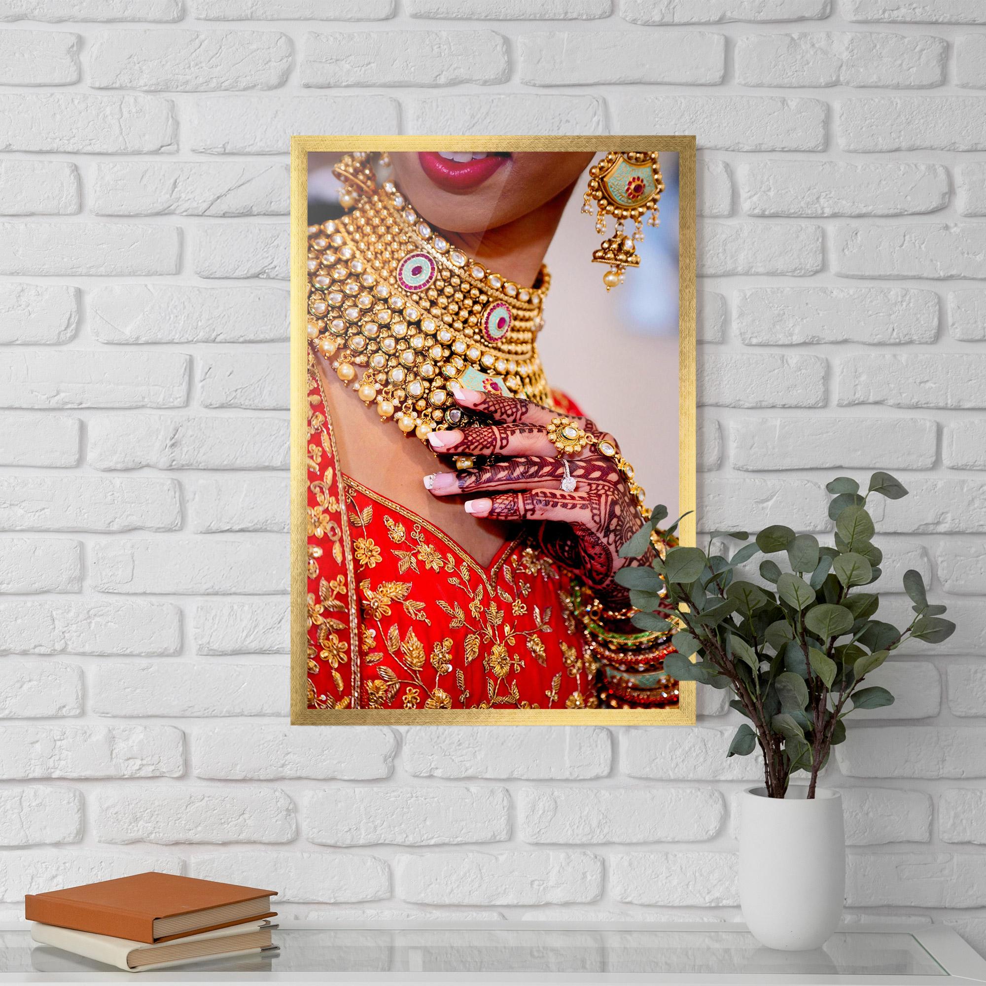 Plakat w Ramie Gold Beautiful Jewelry mockup 5
