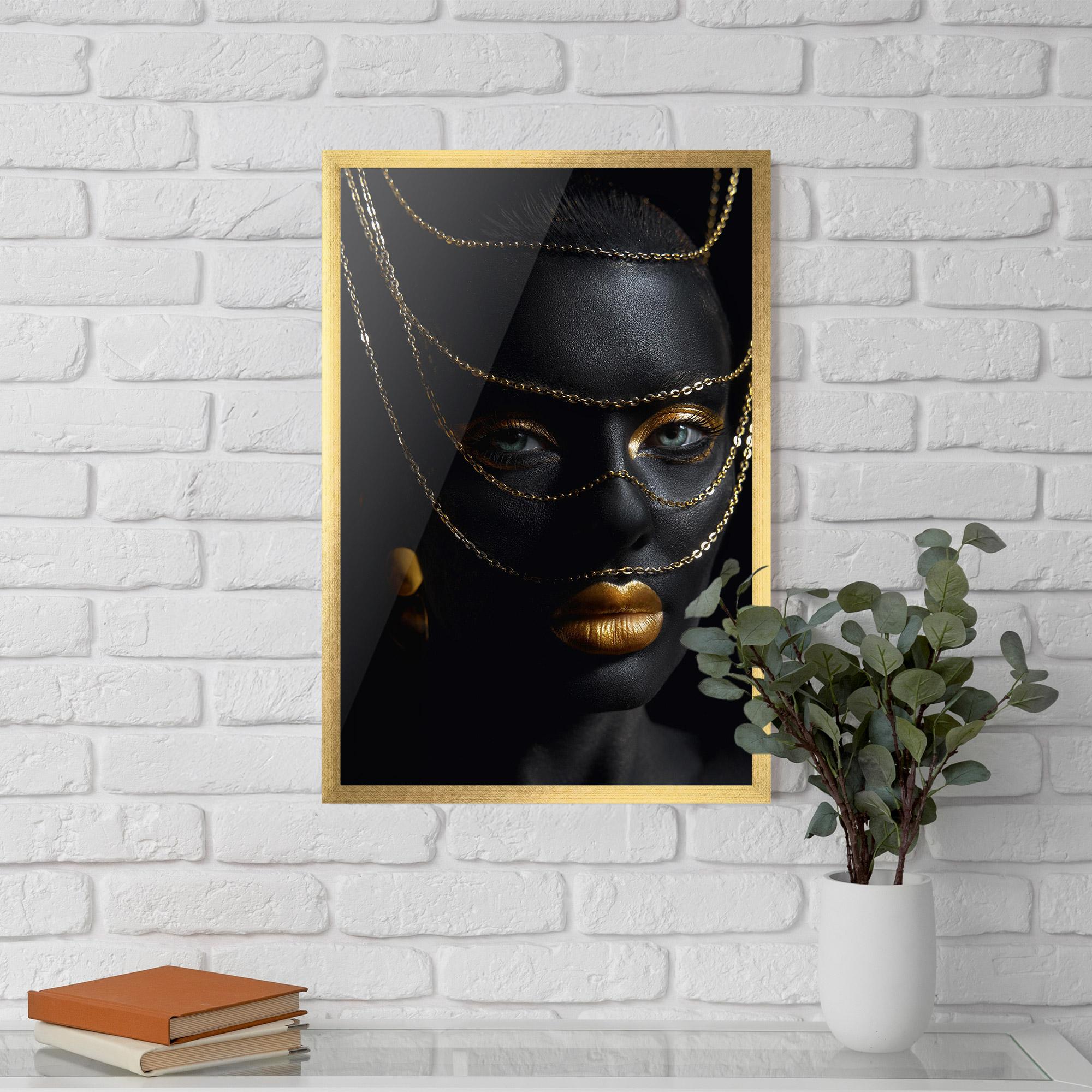 Plakat w Ramie Gold Chain Green Eyes mockup 5