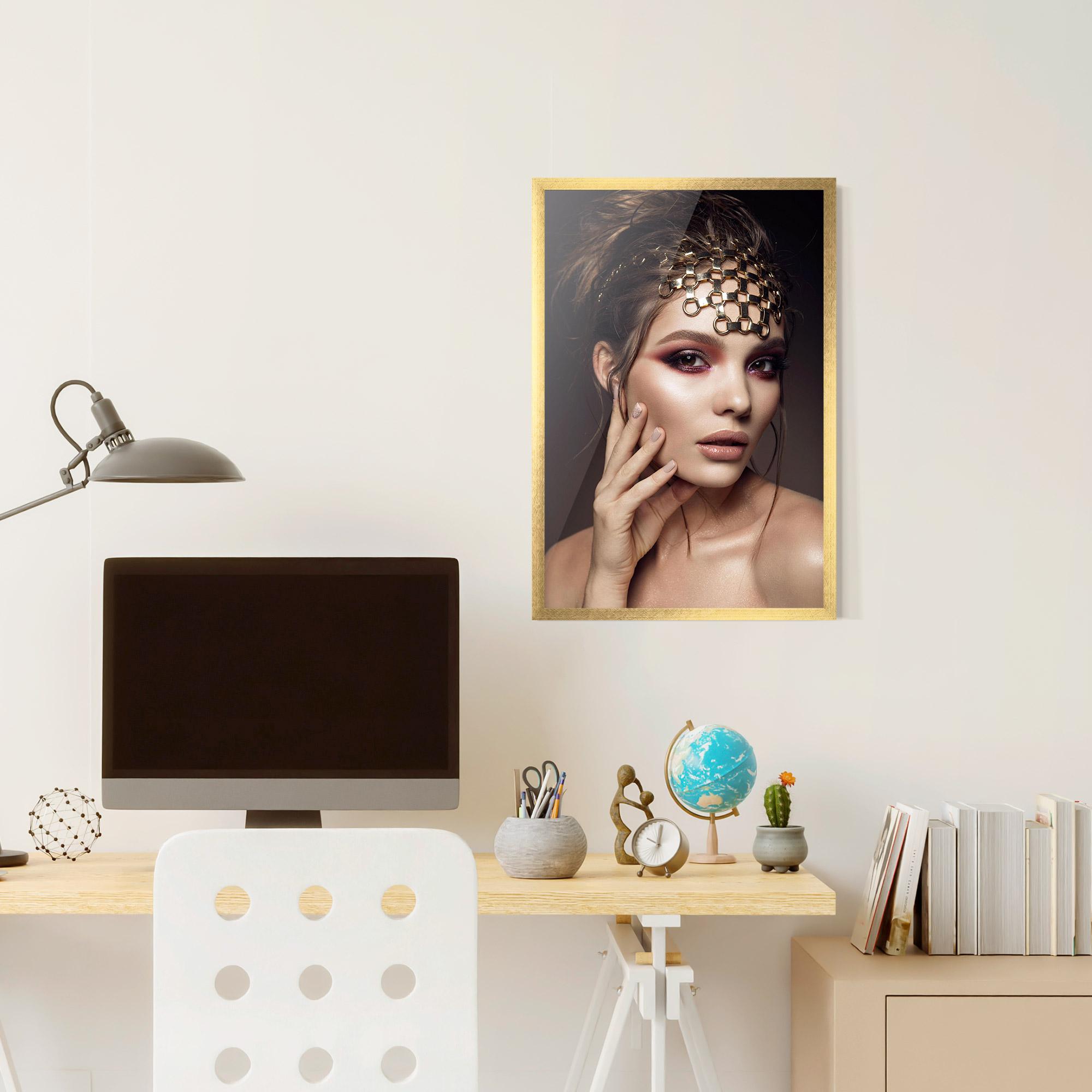 Plakat w Ramie Head Accessory mockup 6