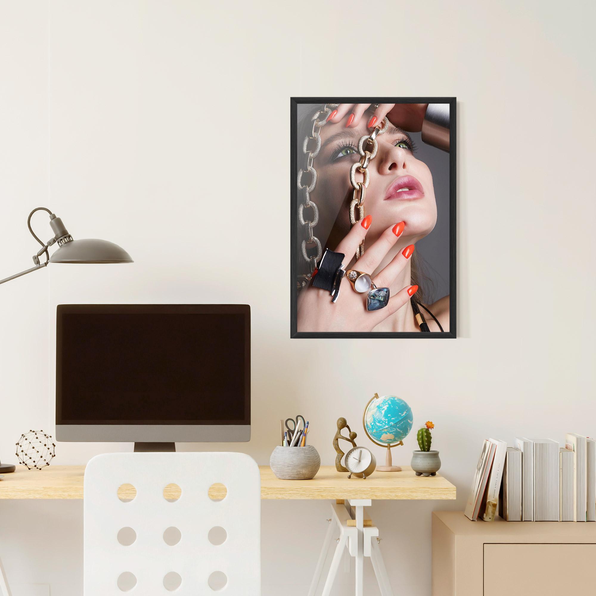 Plakat w Ramie Big Chain Woman mockup 6