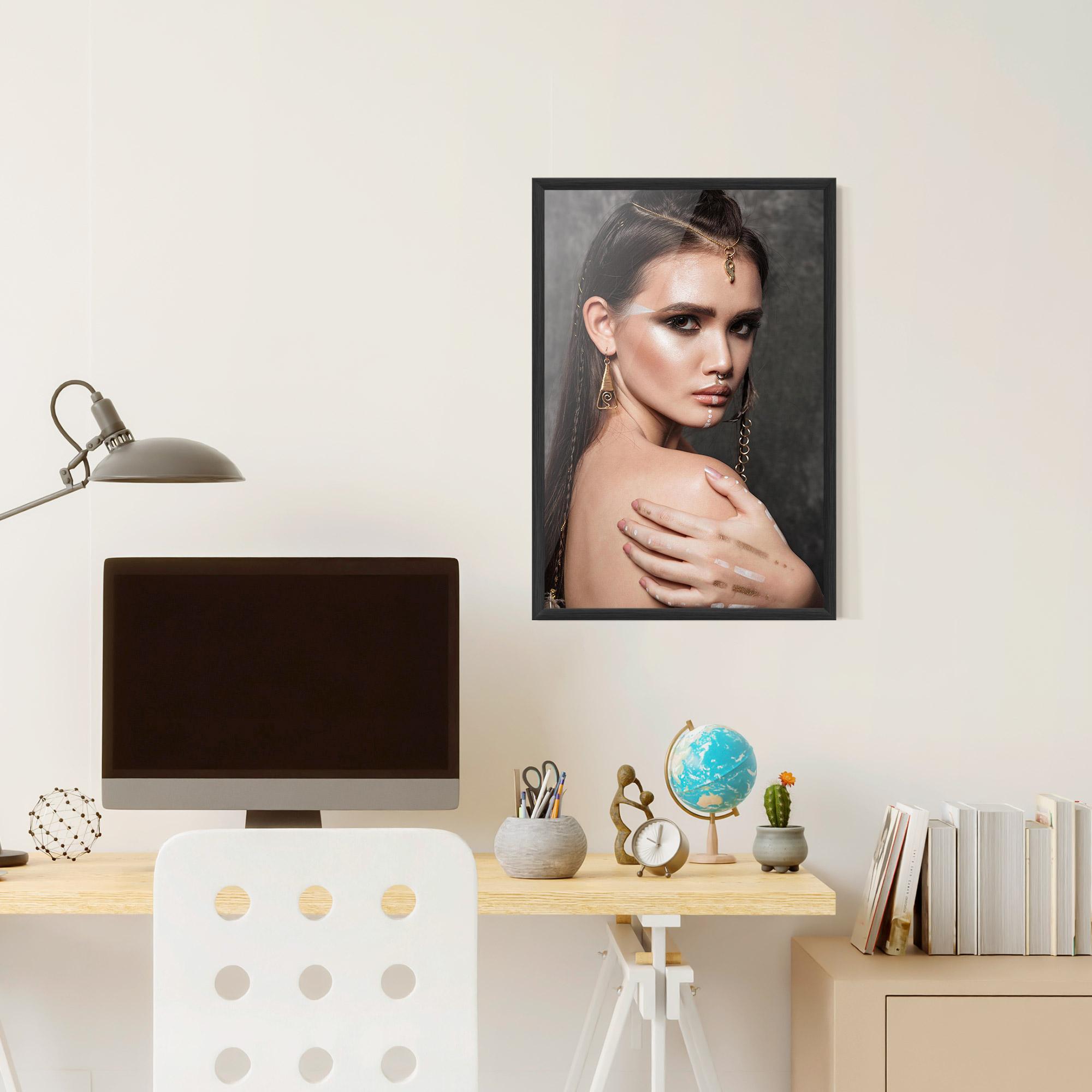 Plakat w Ramie Gold Triangle Earring mockup 6