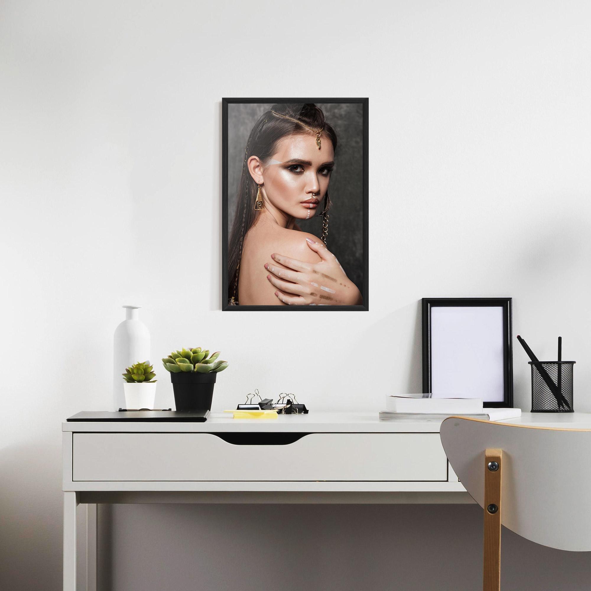 Plakat w Ramie Gold Triangle Earring mockup 7