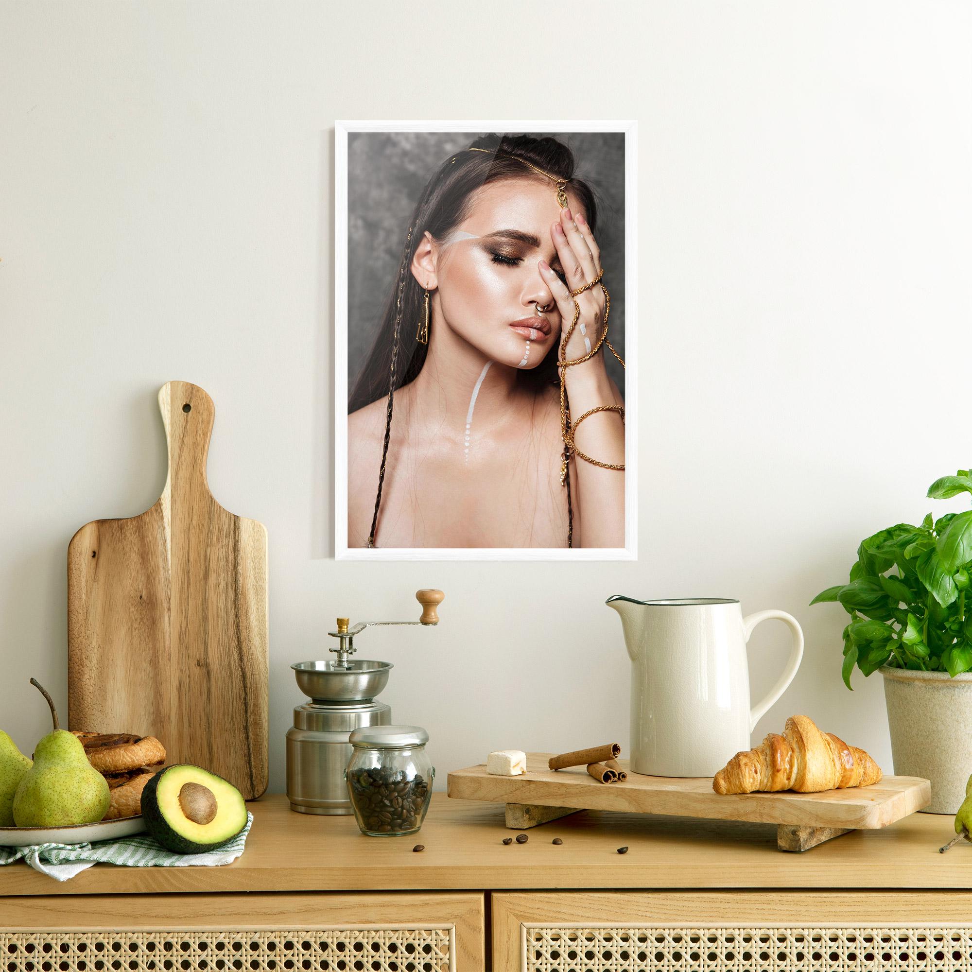 Plakat w Ramie Gold Hand Accessory mockup 8