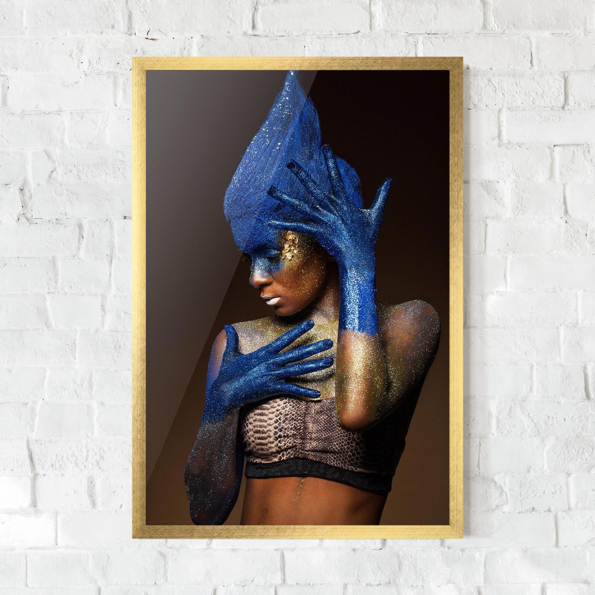 Plakat w Ramie Blue Hands Makeup mockup 0