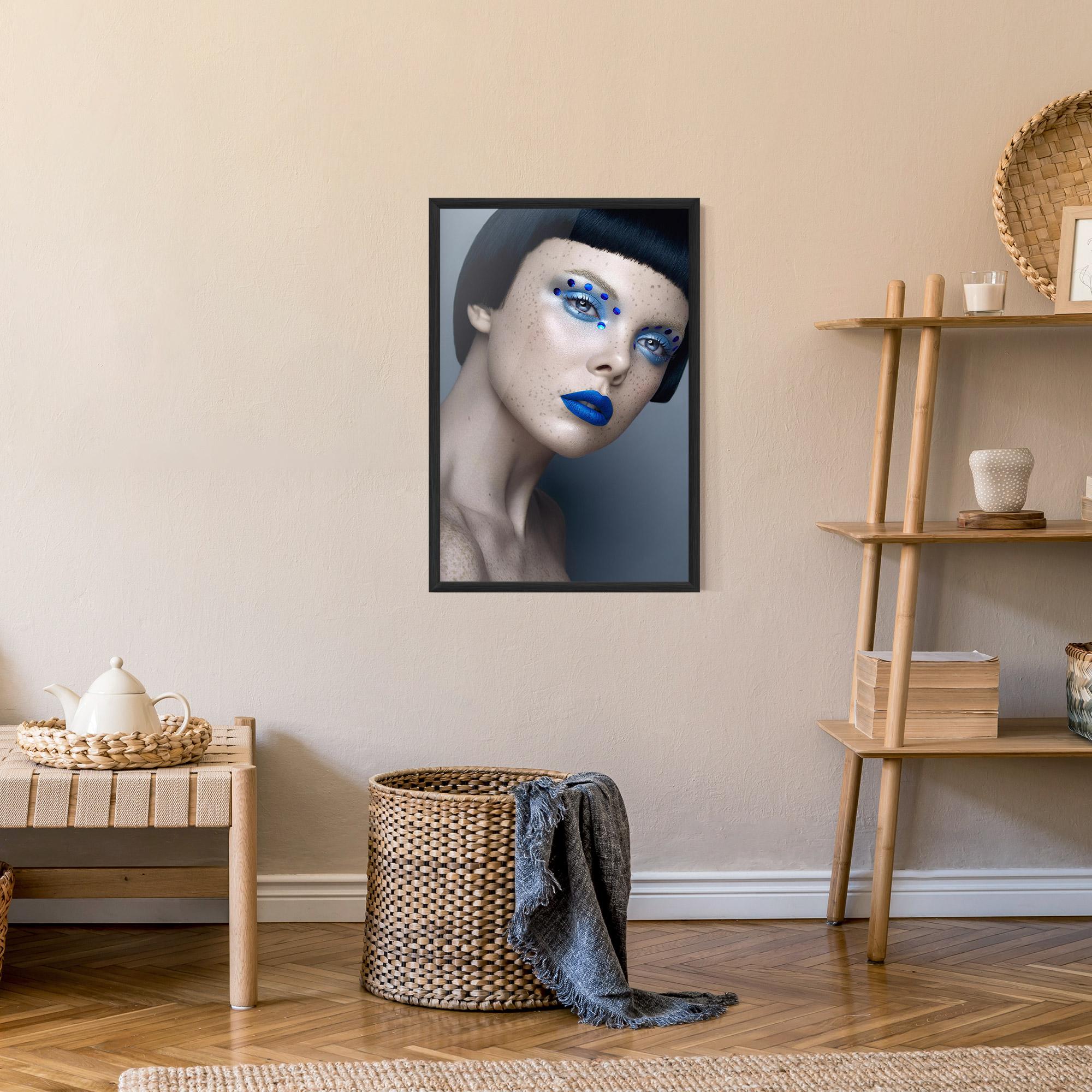 Plakat w Ramie Pretty Blue Makeup mockup 9