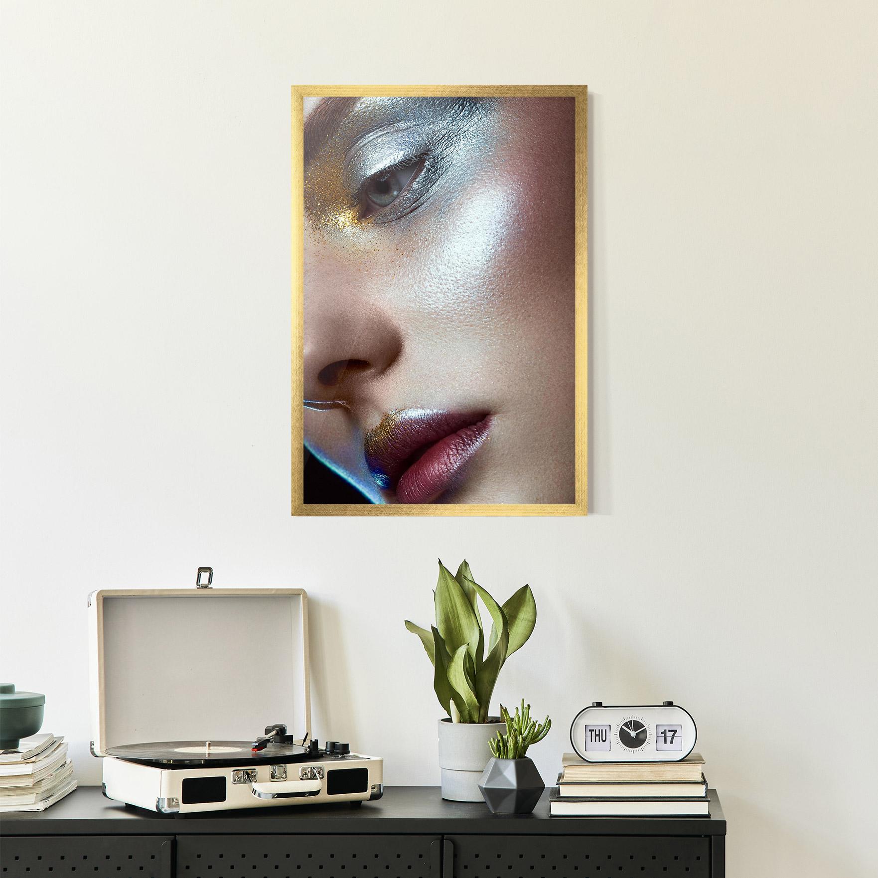Plakat w Ramie Golden Silver Makeup mockup 2