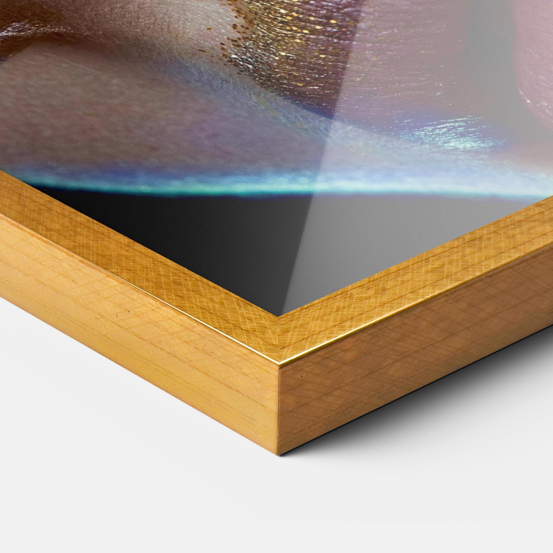 Plakat w Ramie Golden Silver Makeup mockup 3