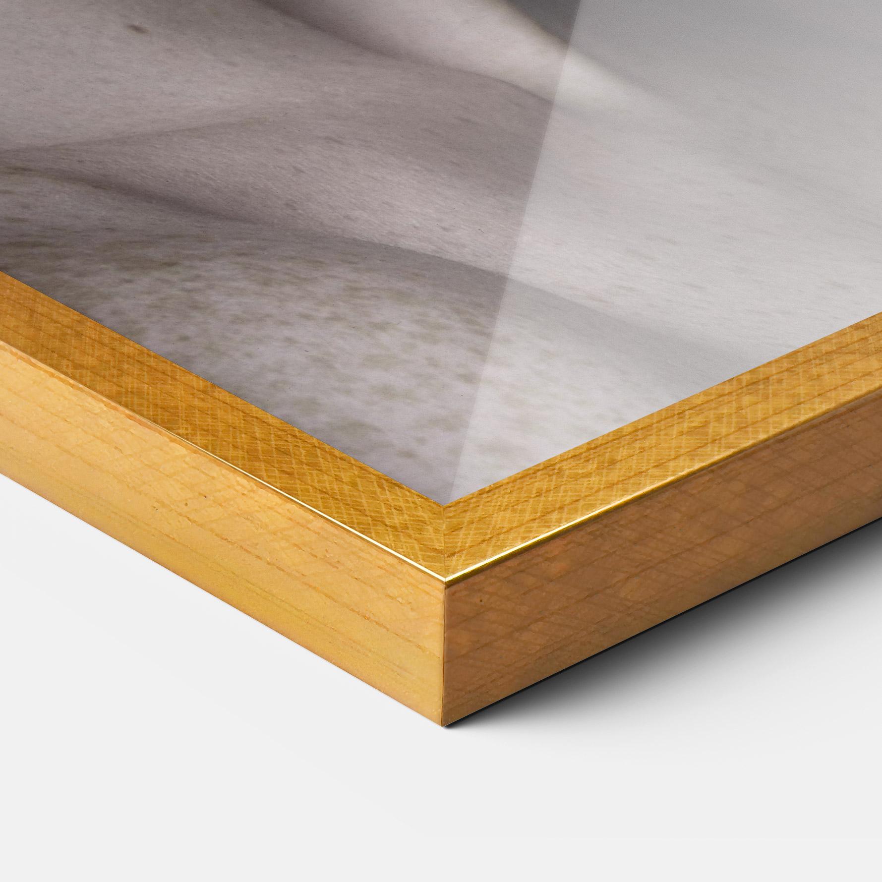 Plakat w Ramie Pretty Blue Makeup mockup 3