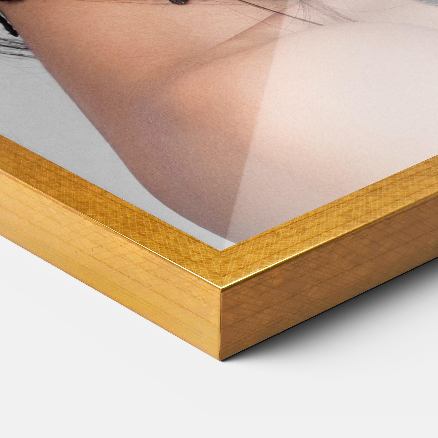 Plakat w Ramie Pretty Brunette Makeup mockup 3