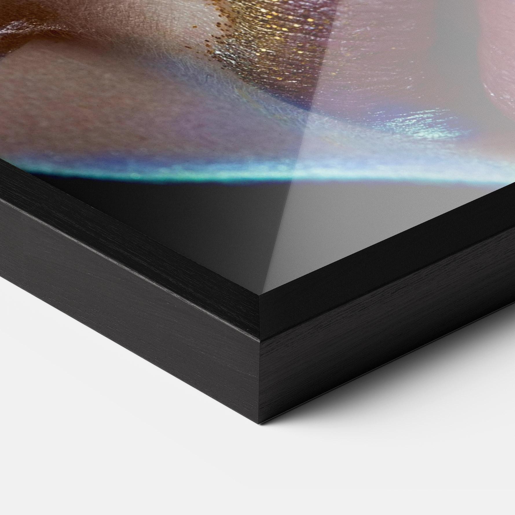 Plakat w Ramie Golden Silver Makeup mockup 3