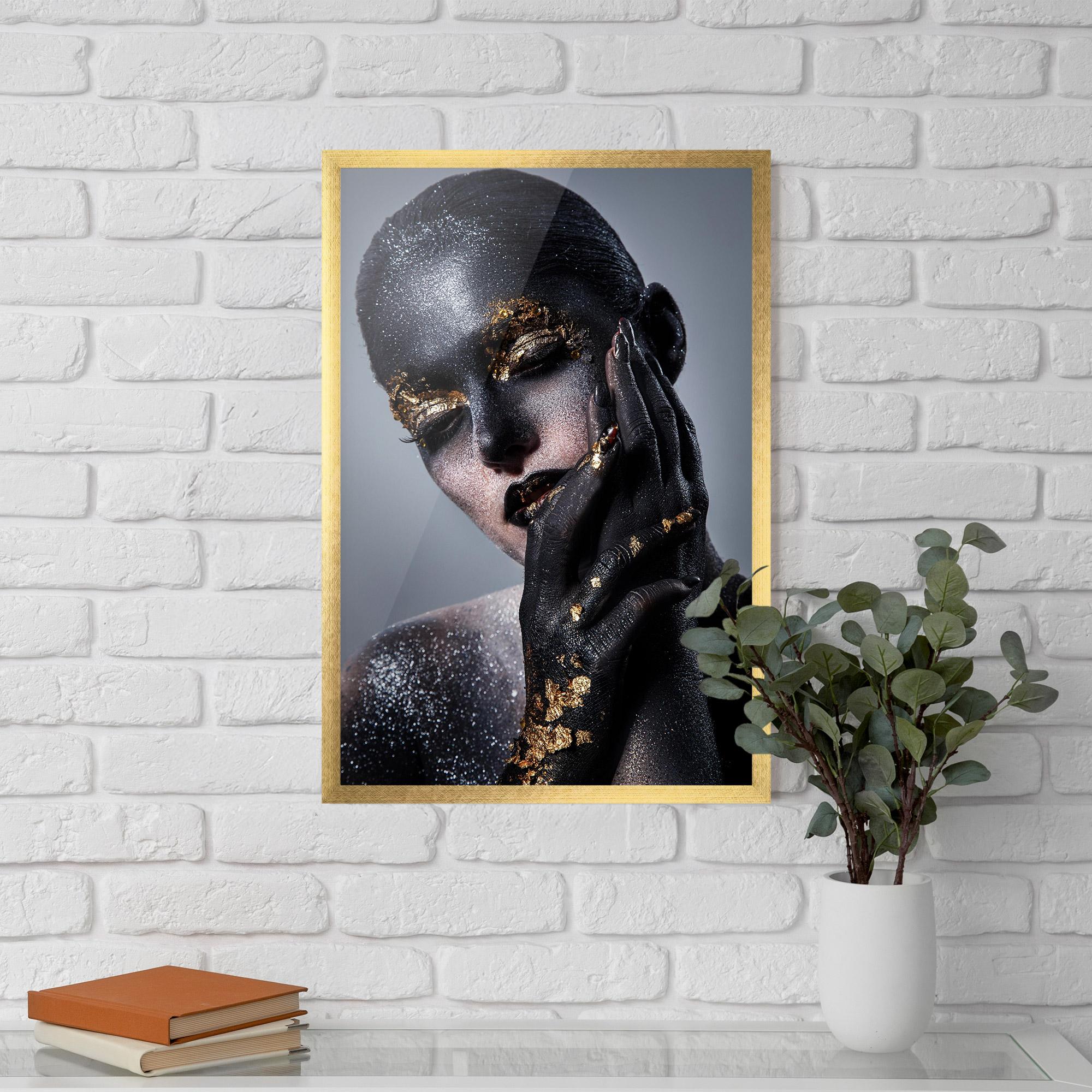 Plakat w Ramie Black Artistic Makeup mockup 5