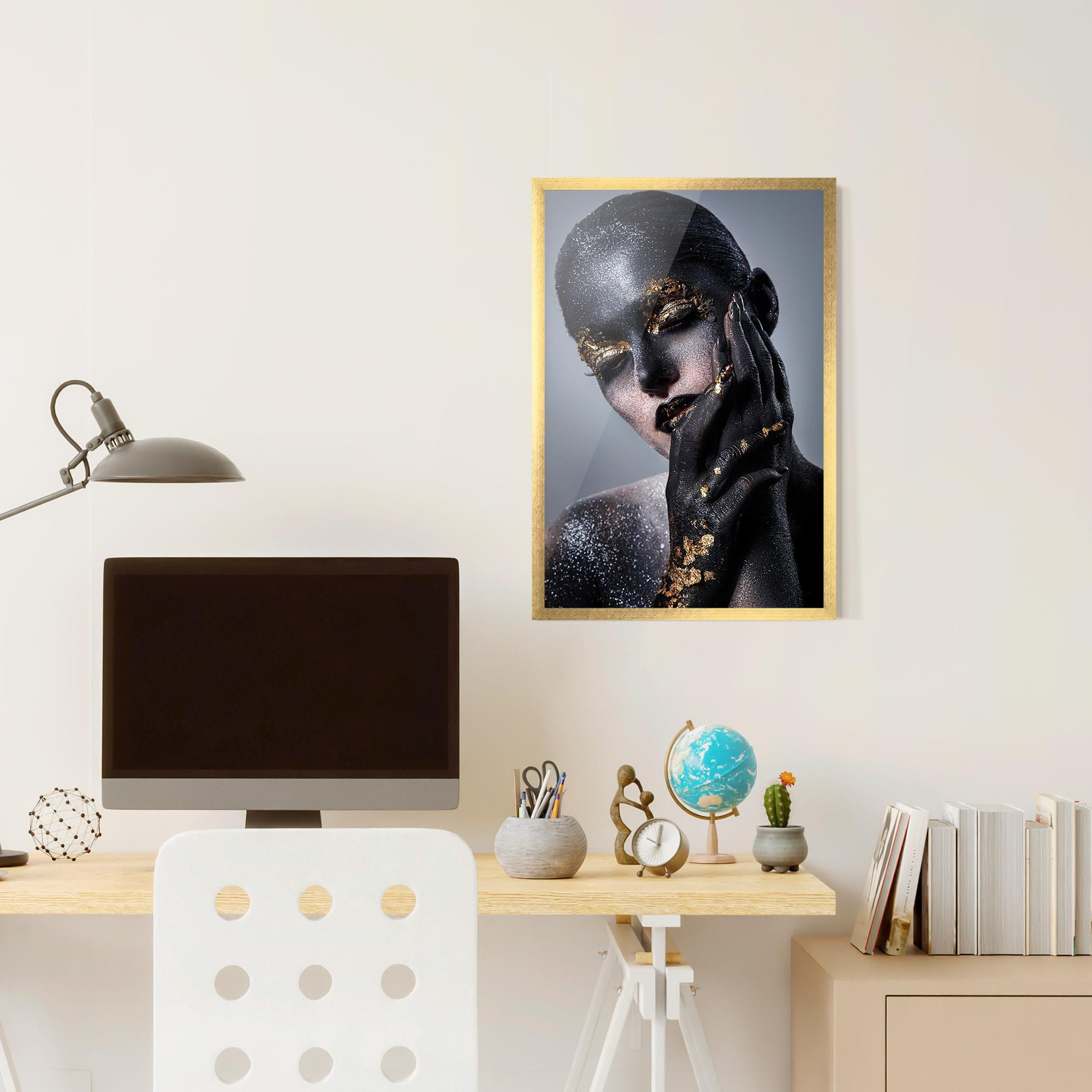 Plakat w Ramie Black Artistic Makeup mockup 6