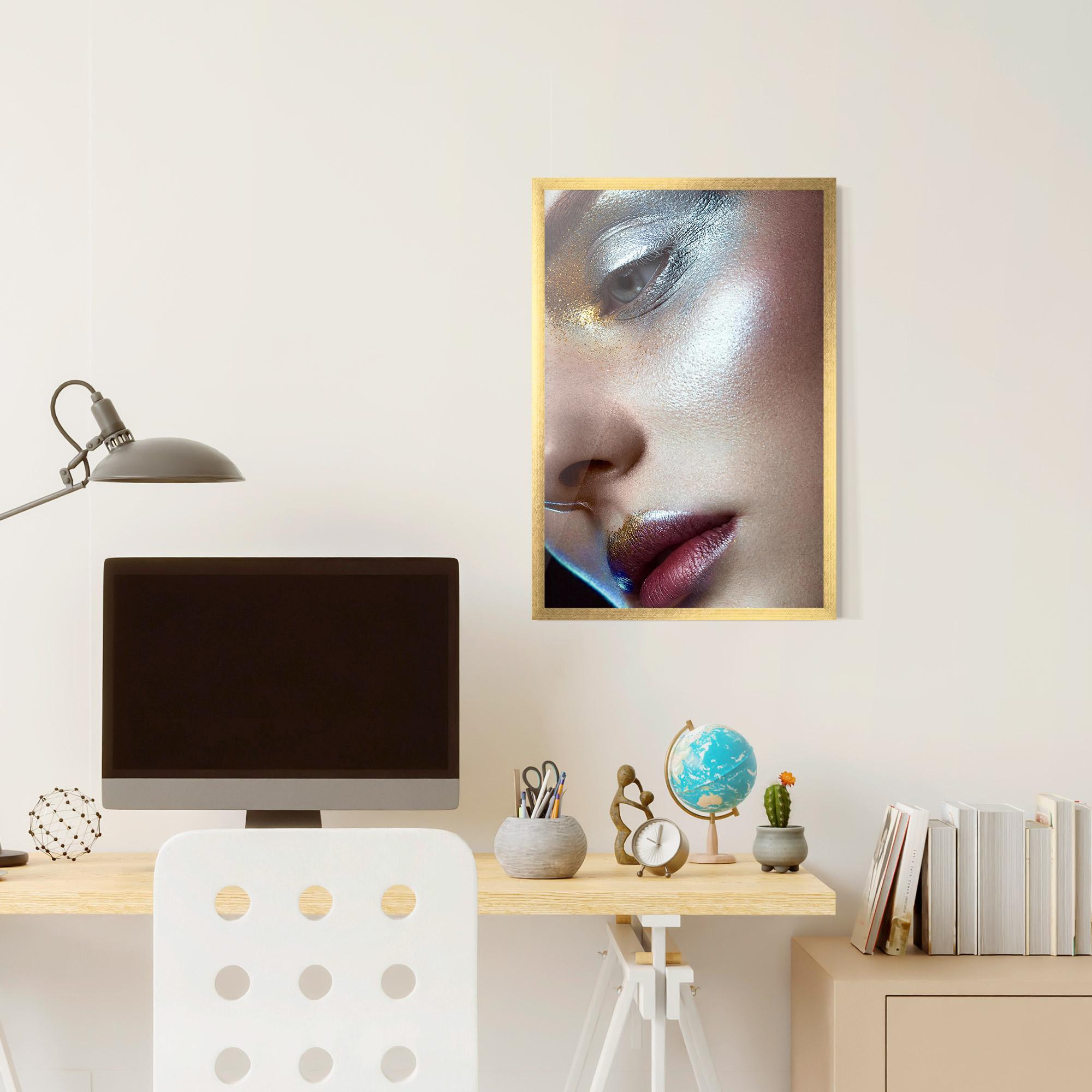 Plakat w Ramie Golden Silver Makeup mockup 6