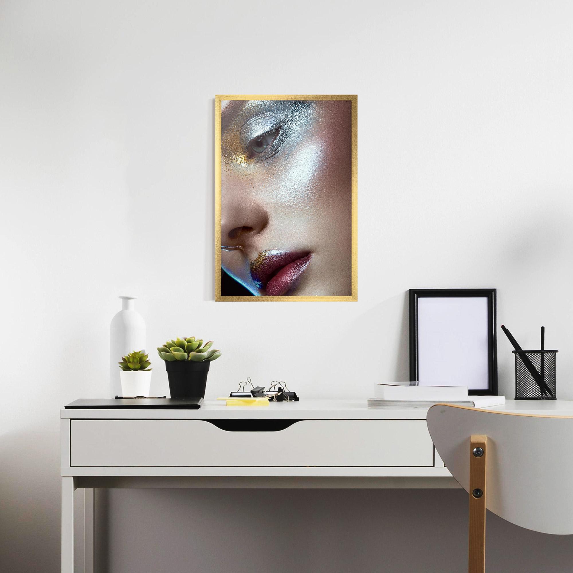 Plakat w Ramie Golden Silver Makeup mockup 7