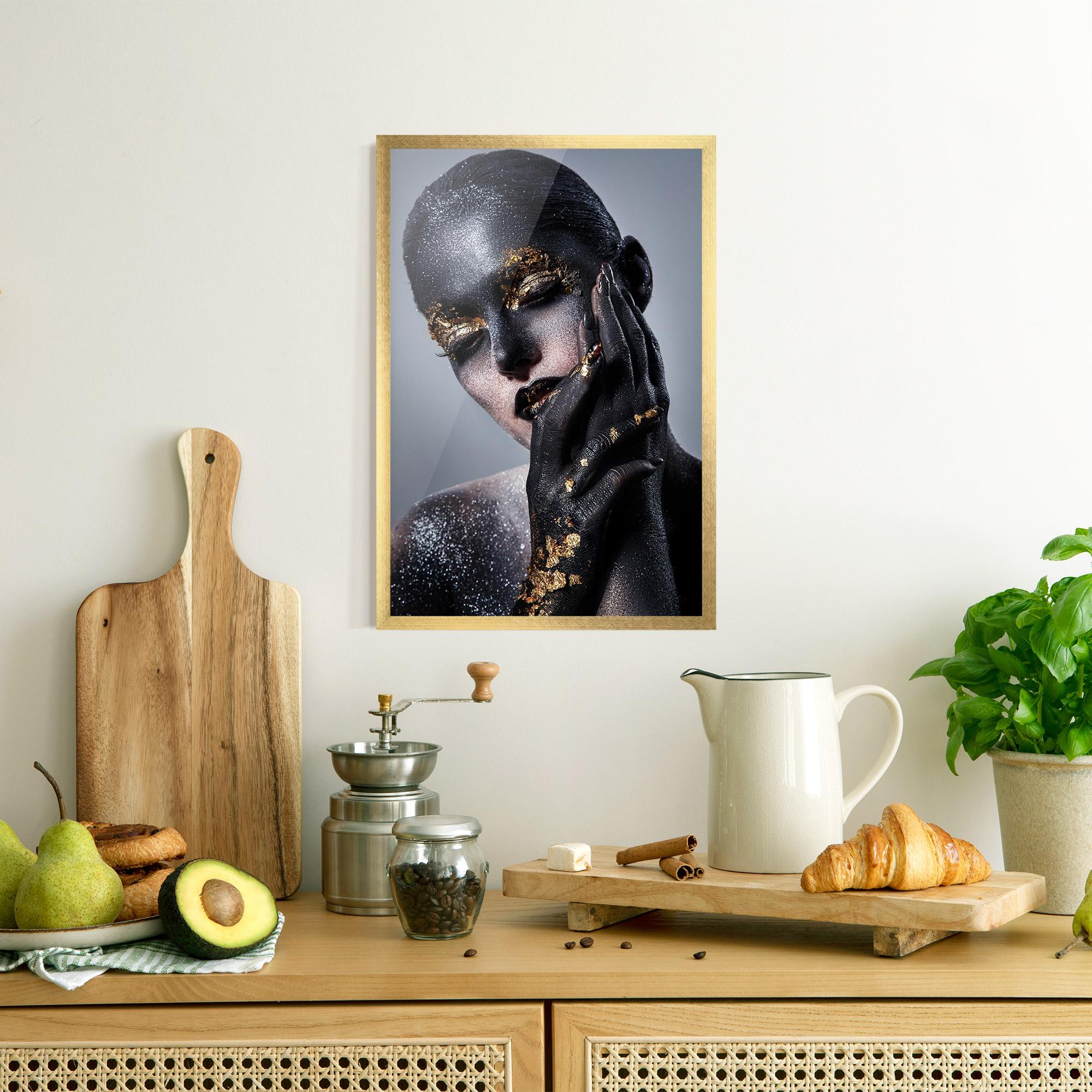 Plakat w Ramie Black Artistic Makeup mockup 8