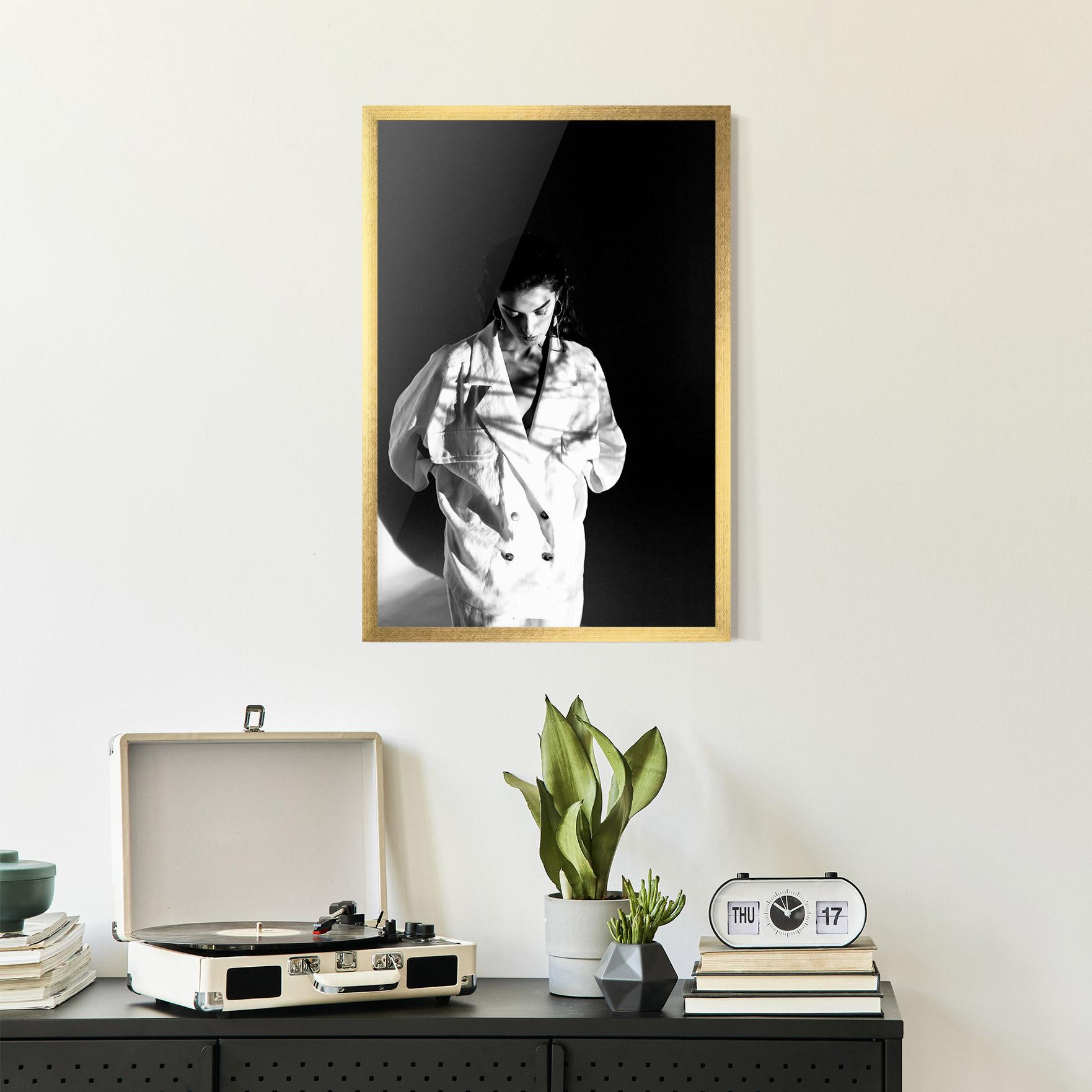 Plakat w Ramie Woman Black Wall mockup 2