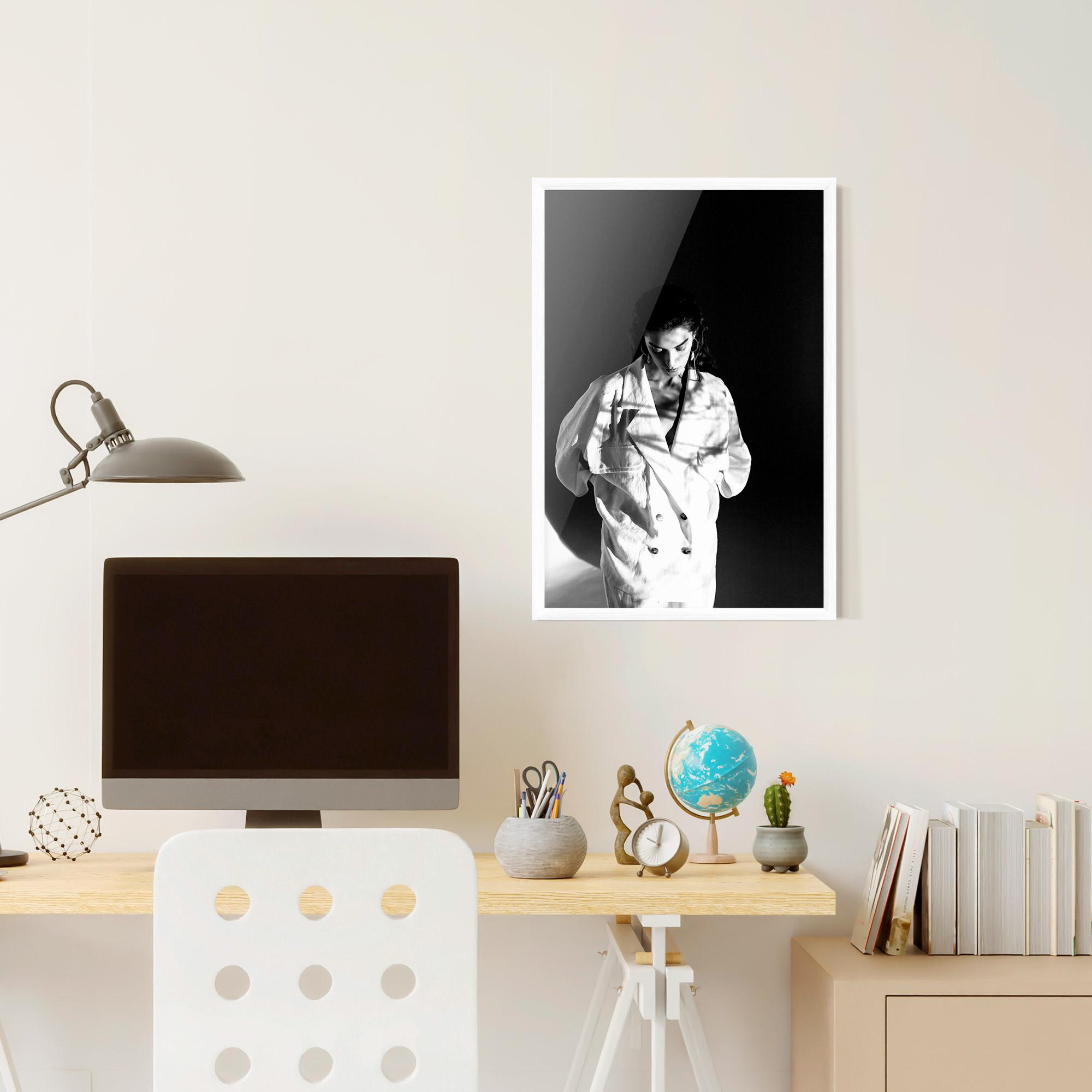 Plakat w Ramie Woman Black Wall mockup 6